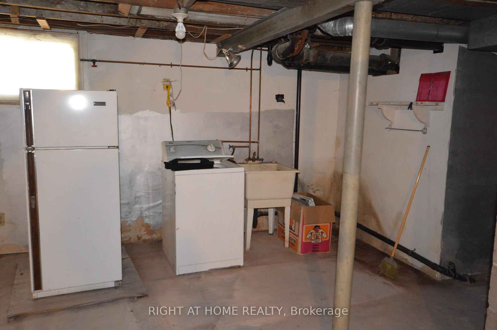 Photo 9 of 1241 Collins Avenue, Ottawa, Ridgemont — HOMEH