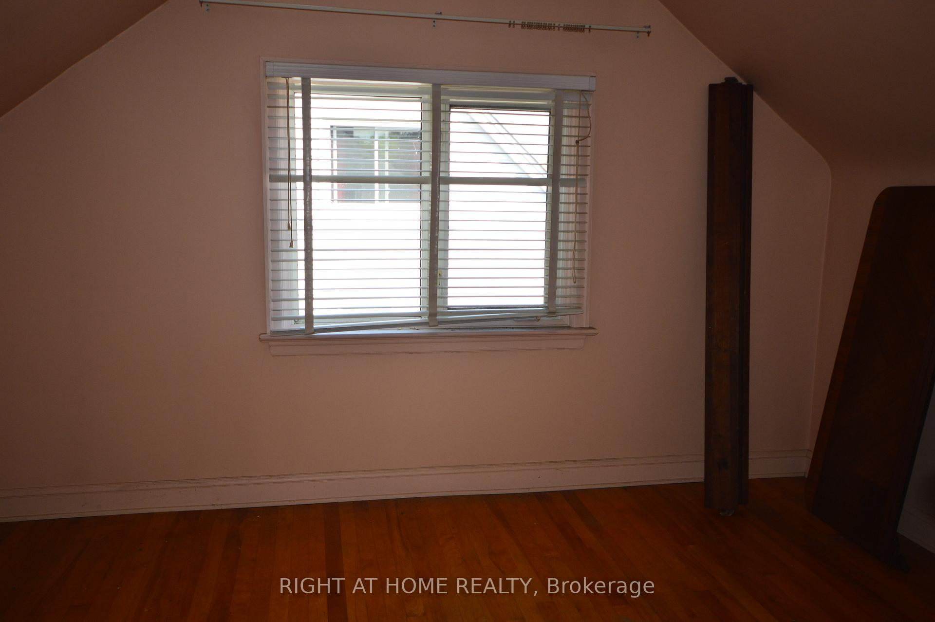 Photo 11 of 1241 Collins Avenue, Ottawa, Ridgemont — HOMEH