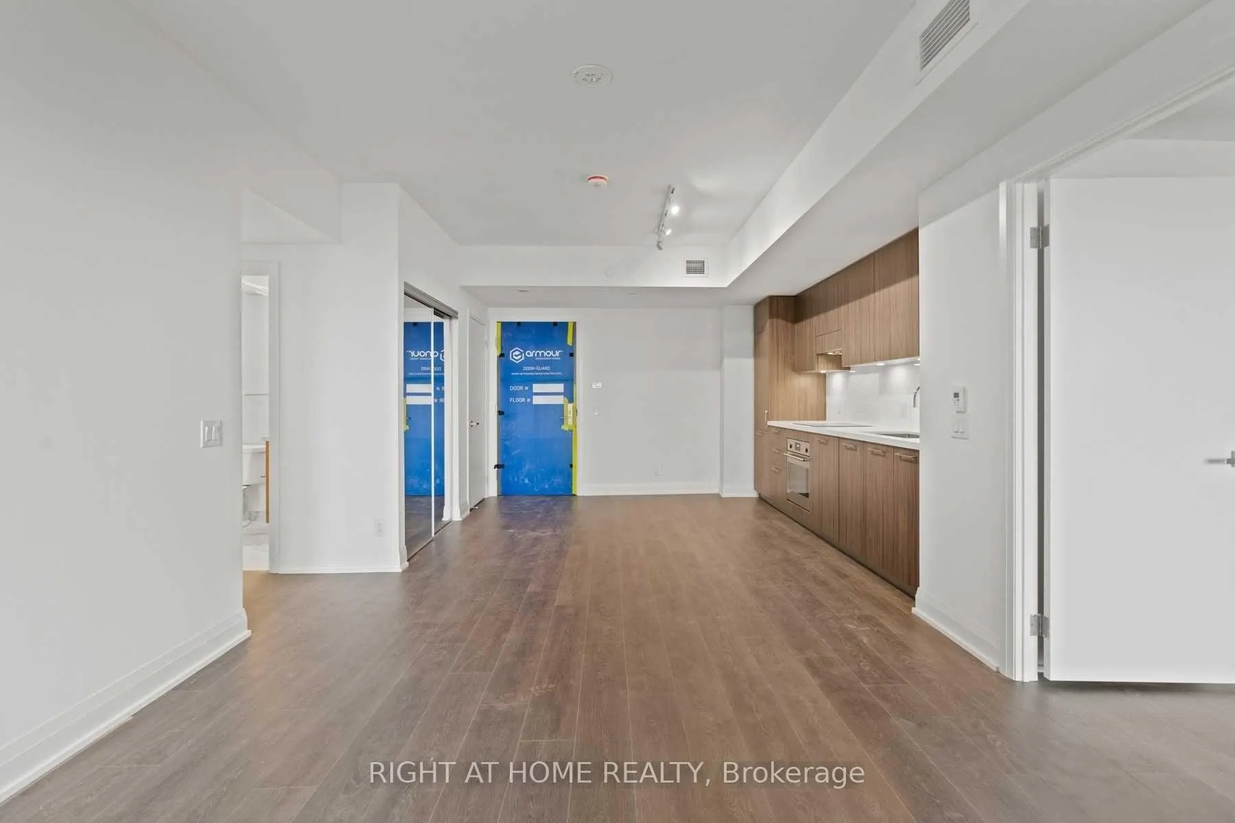 Photo 8 of Unit 812, 33 Frederick Todd Way, Toronto, Thorncliffe Park — HOMEH