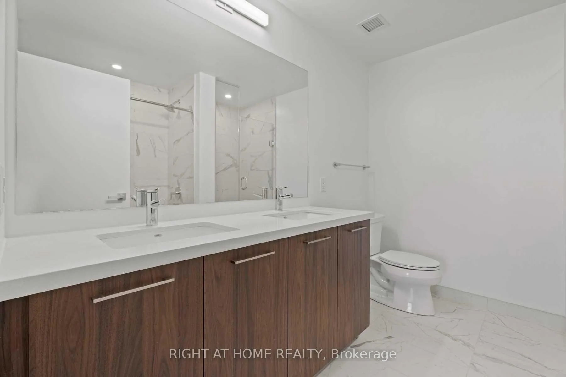 Photo 11 of Unit 812, 33 Frederick Todd Way, Toronto, Thorncliffe Park — HOMEH