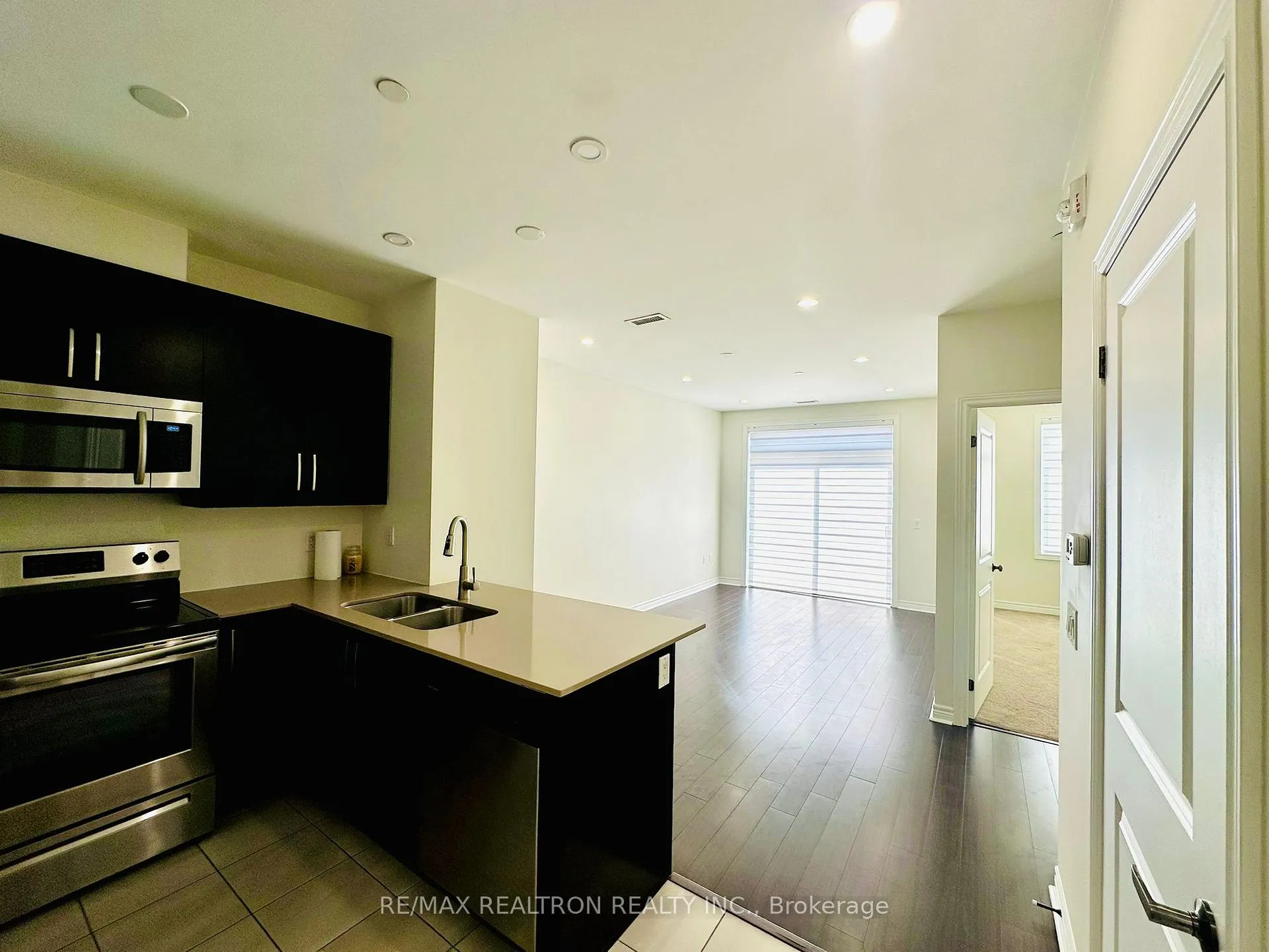 Photo 5 of Unit 112, 7325 Markham Road, Markham, Cedarwood — HOMEH