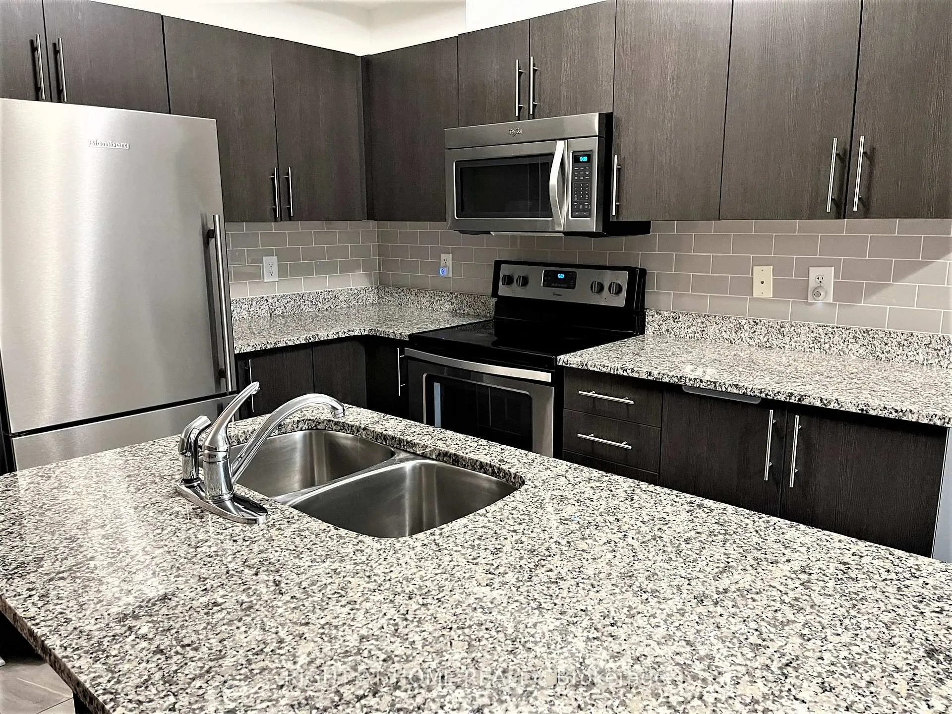 Photo 10 of 39 Dundalk Private, Ottawa, Barrhaven - Stonebridge — HOMEH