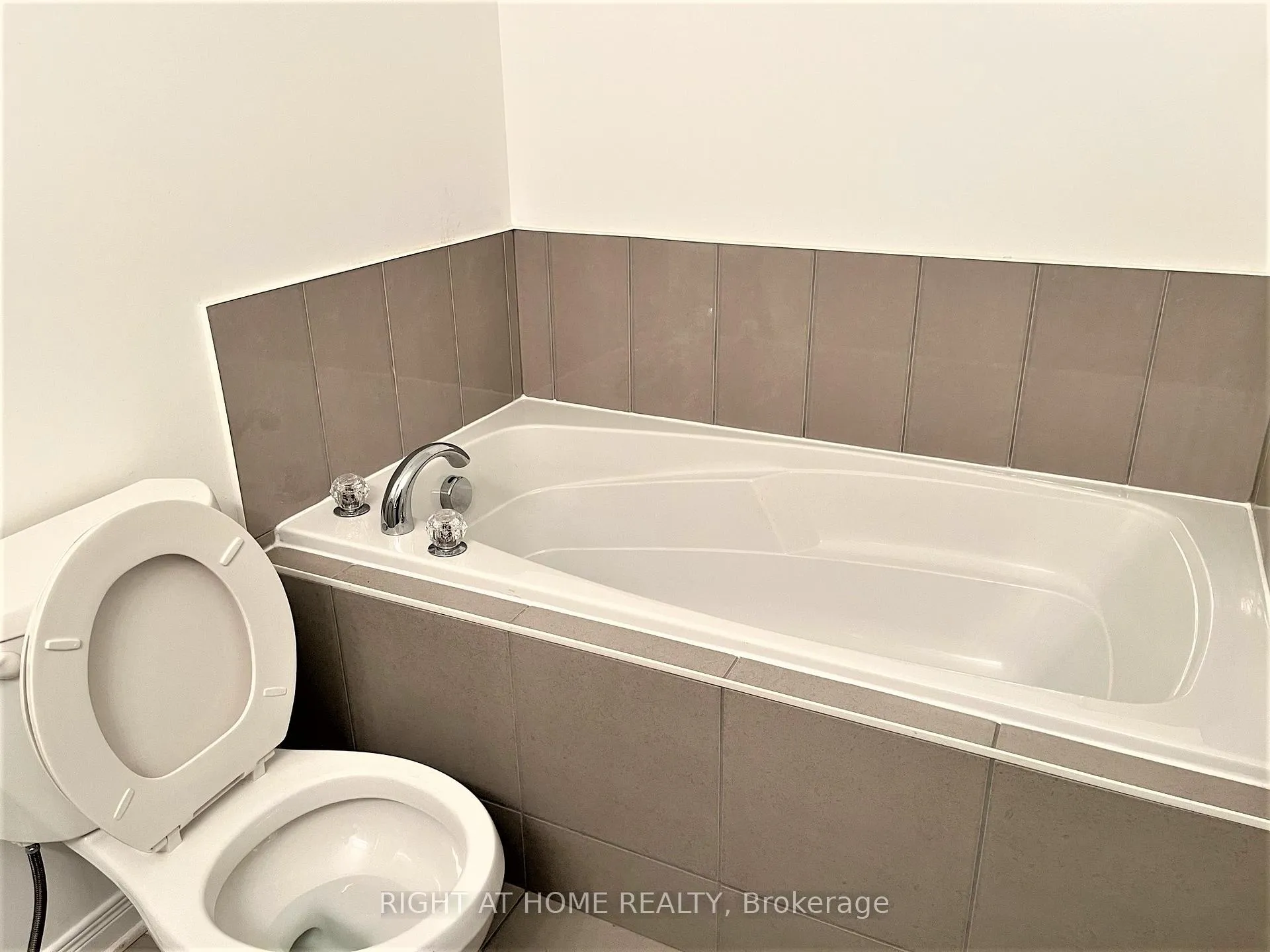 Photo 19 of 39 Dundalk Private, Ottawa, Barrhaven - Stonebridge — HOMEH