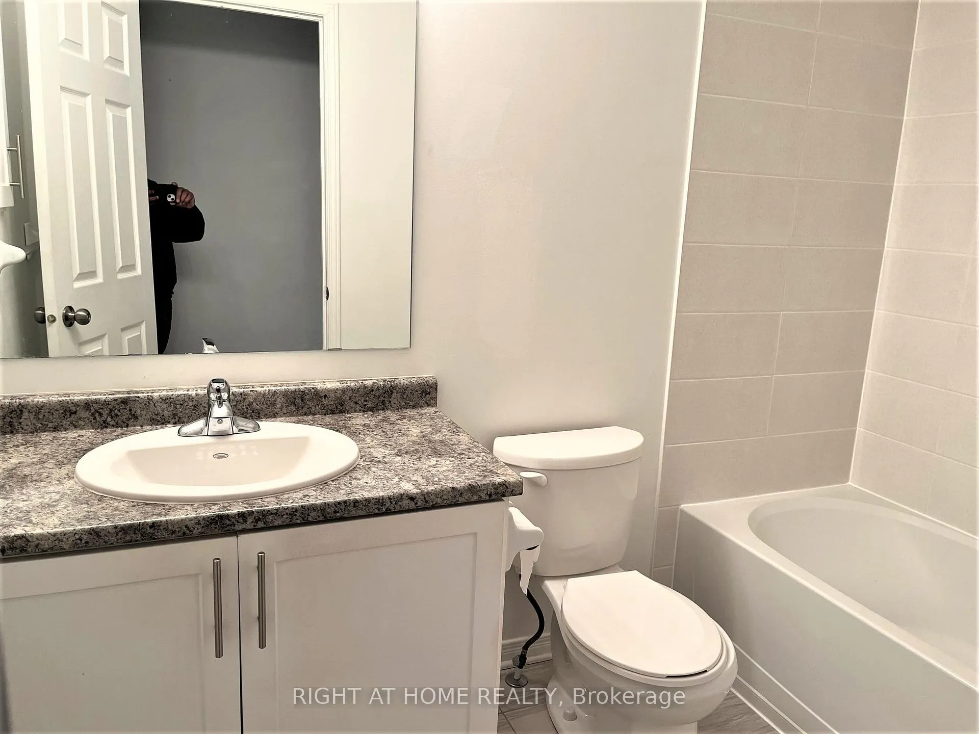 Photo 23 of 39 Dundalk Private, Ottawa, Barrhaven - Stonebridge — HOMEH