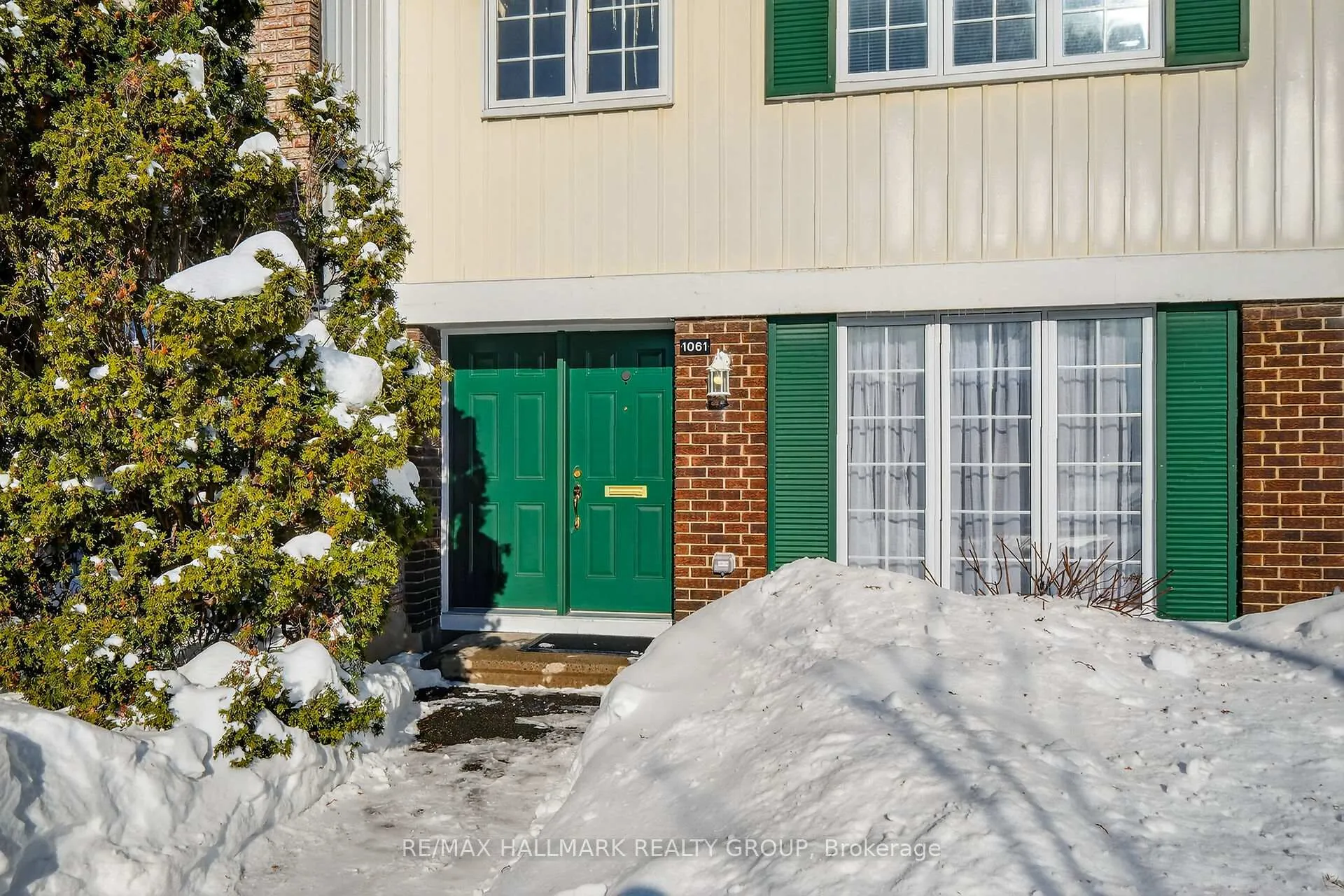 Photo 4 of Unit 111, 1061 Meadowlands Drive, Ottawa, Carleton Square — HOMEH