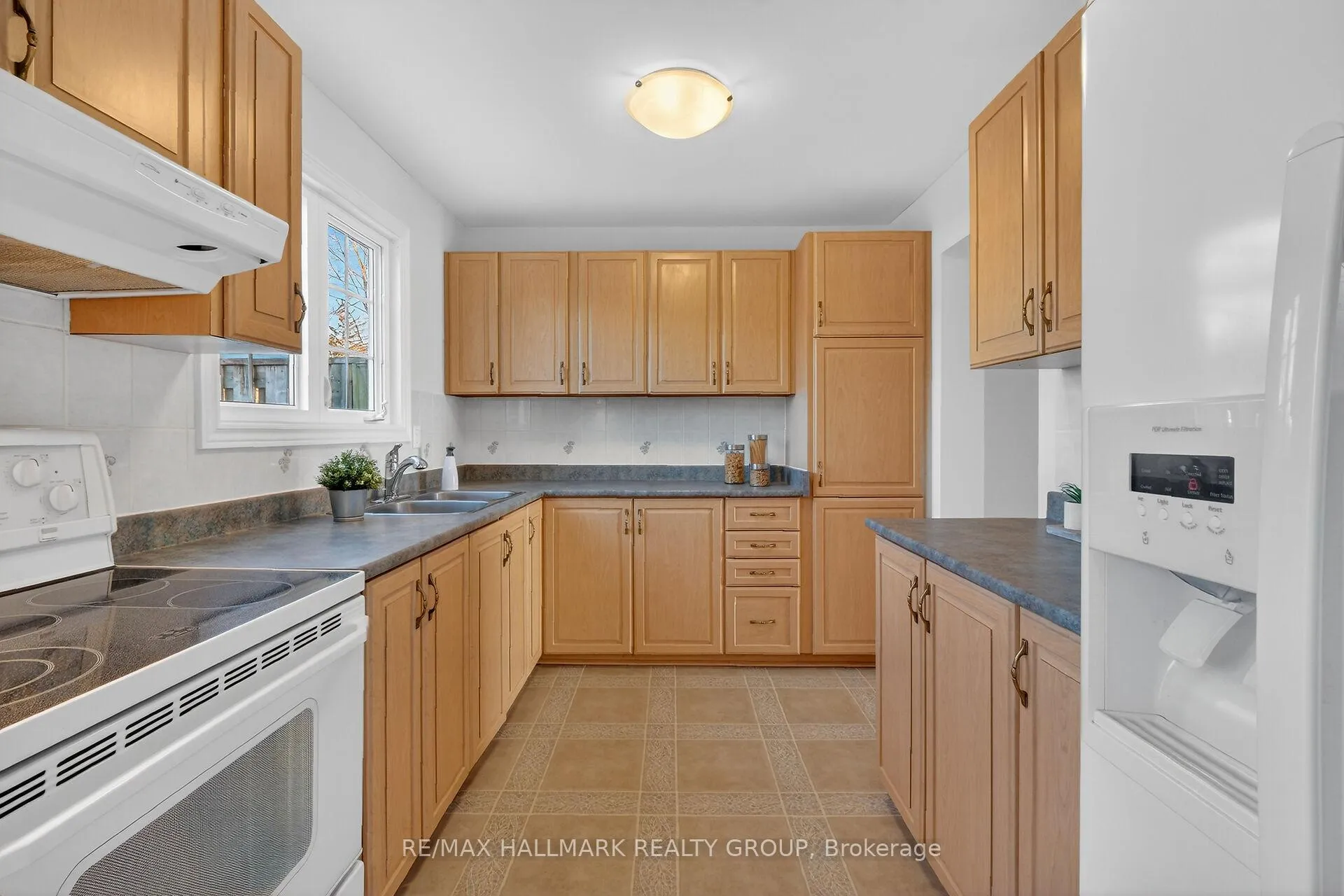 Photo 9 of Unit 111, 1061 Meadowlands Drive, Ottawa, Carleton Square — HOMEH