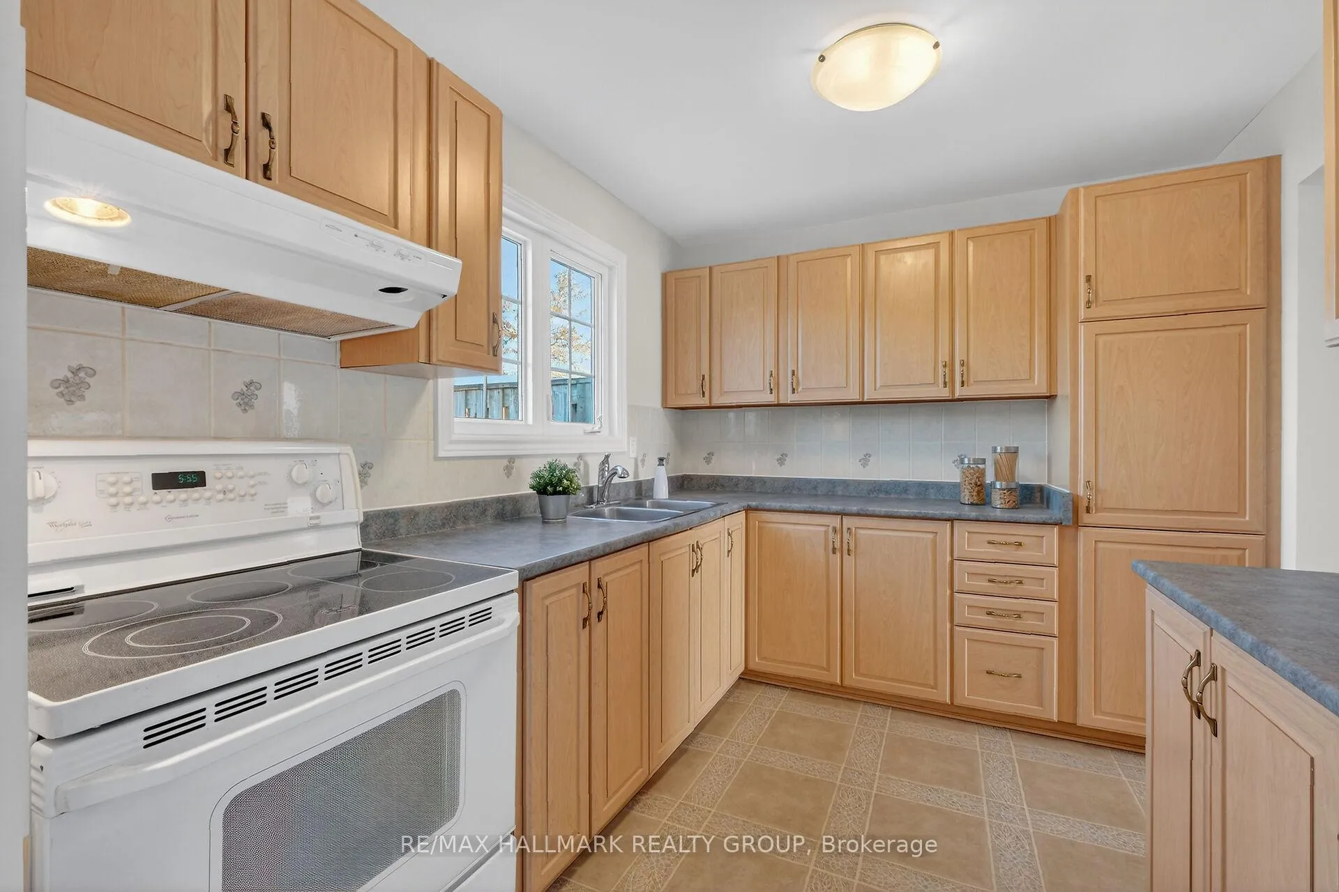Photo 10 of Unit 111, 1061 Meadowlands Drive, Ottawa, Carleton Square — HOMEH