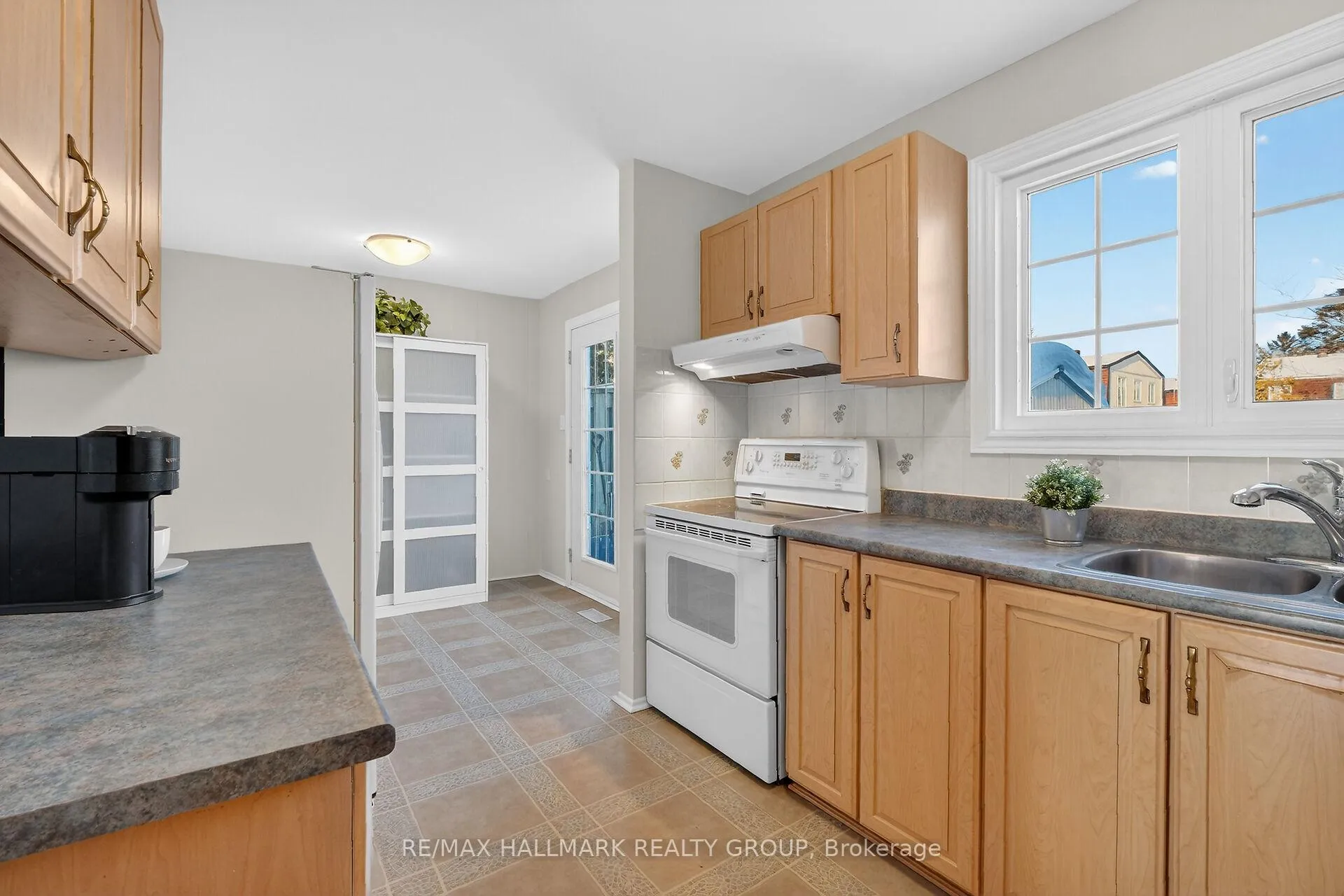 Photo 14 of Unit 111, 1061 Meadowlands Drive, Ottawa, Carleton Square — HOMEH