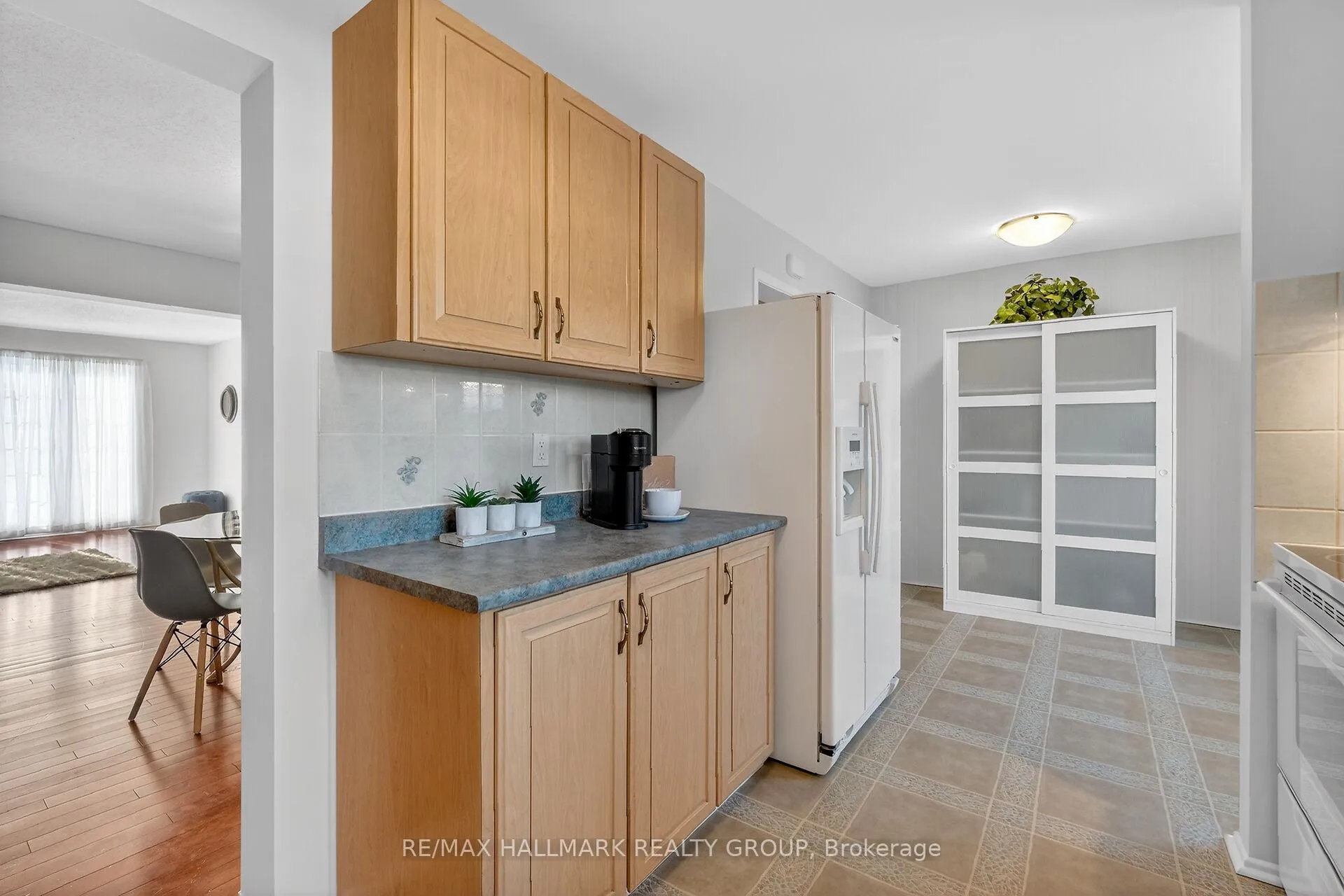 Photo 15 of Unit 111, 1061 Meadowlands Drive, Ottawa, Carleton Square — HOMEH