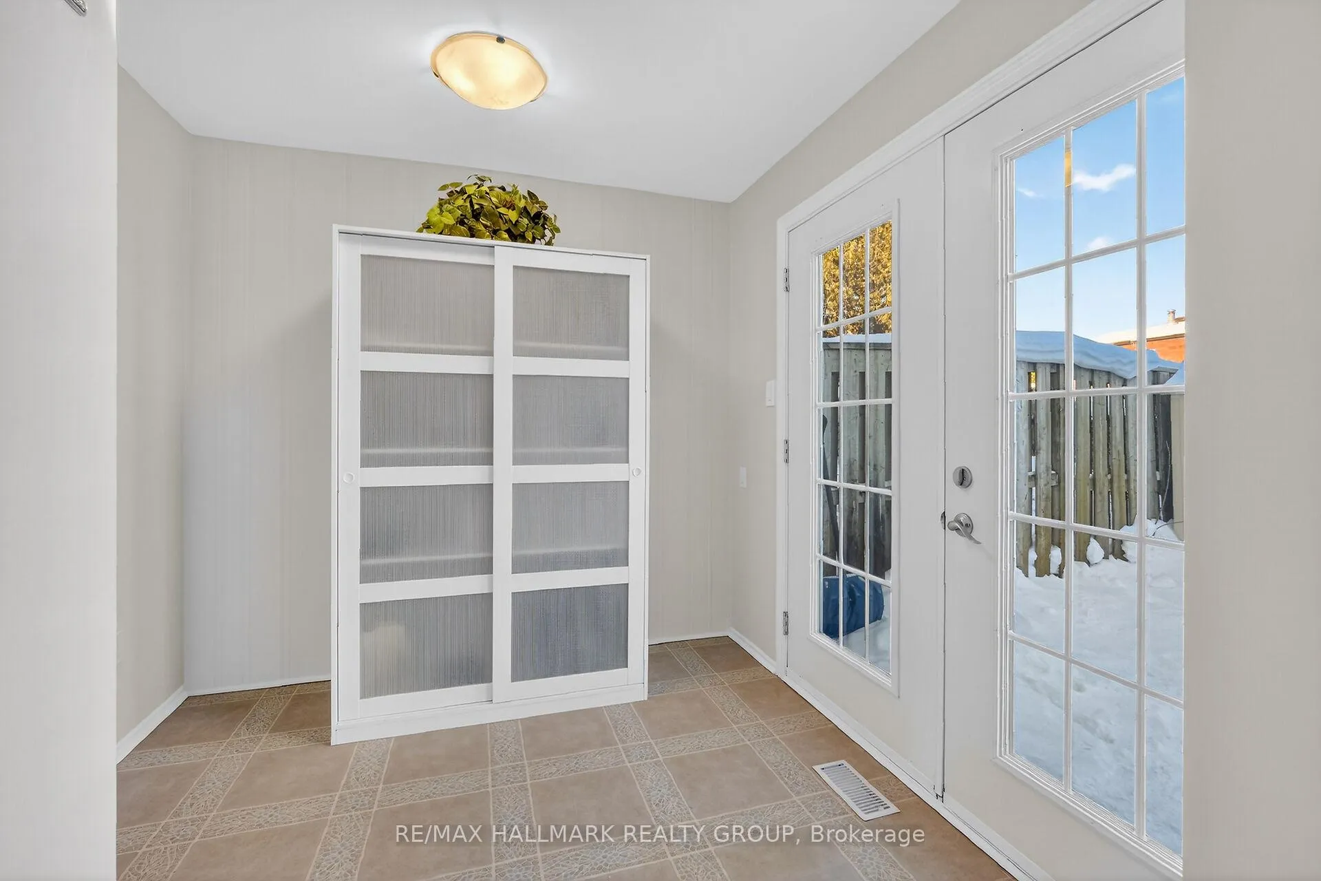 Photo 18 of Unit 111, 1061 Meadowlands Drive, Ottawa, Carleton Square — HOMEH