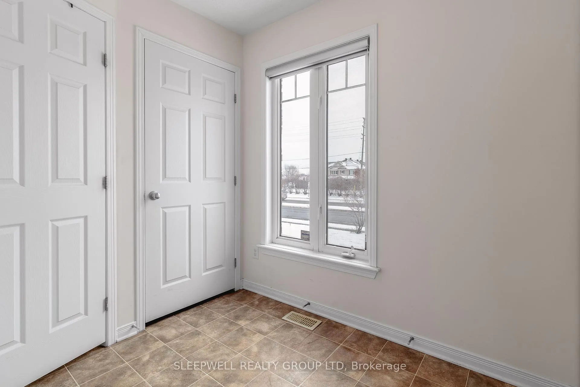 Photo 3 of 3389 Cambrian Road, Ottawa, Barrhaven - Stonebridge — HOMEH