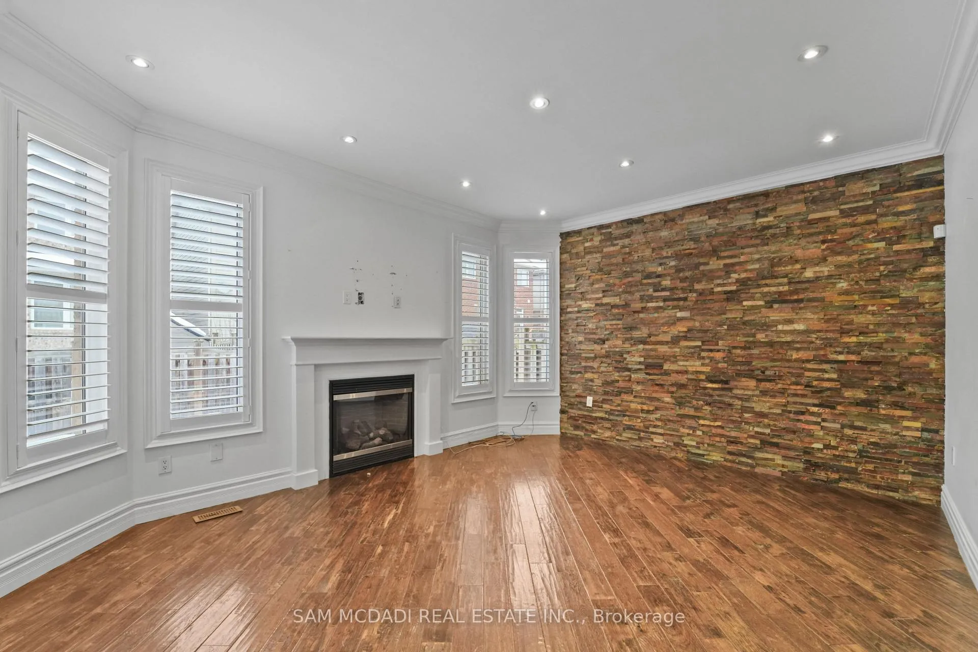 Photo 8 of Unit Upper, 424 Tonelli Lane, Milton, Harrison — HOMEH