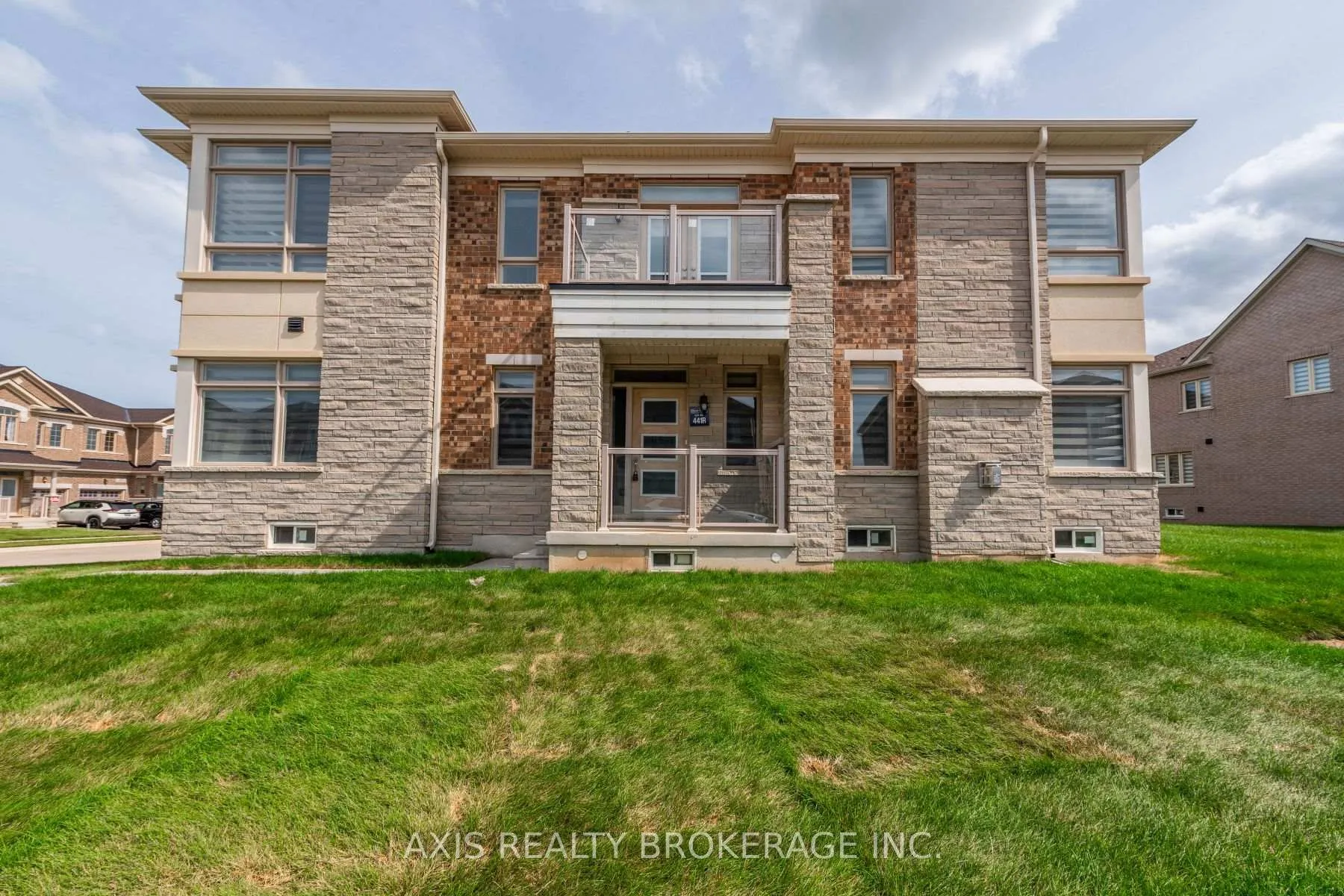 Photo 1 of 43 Silver Meadow Gardens, Hamilton, Waterdown — HOMEH