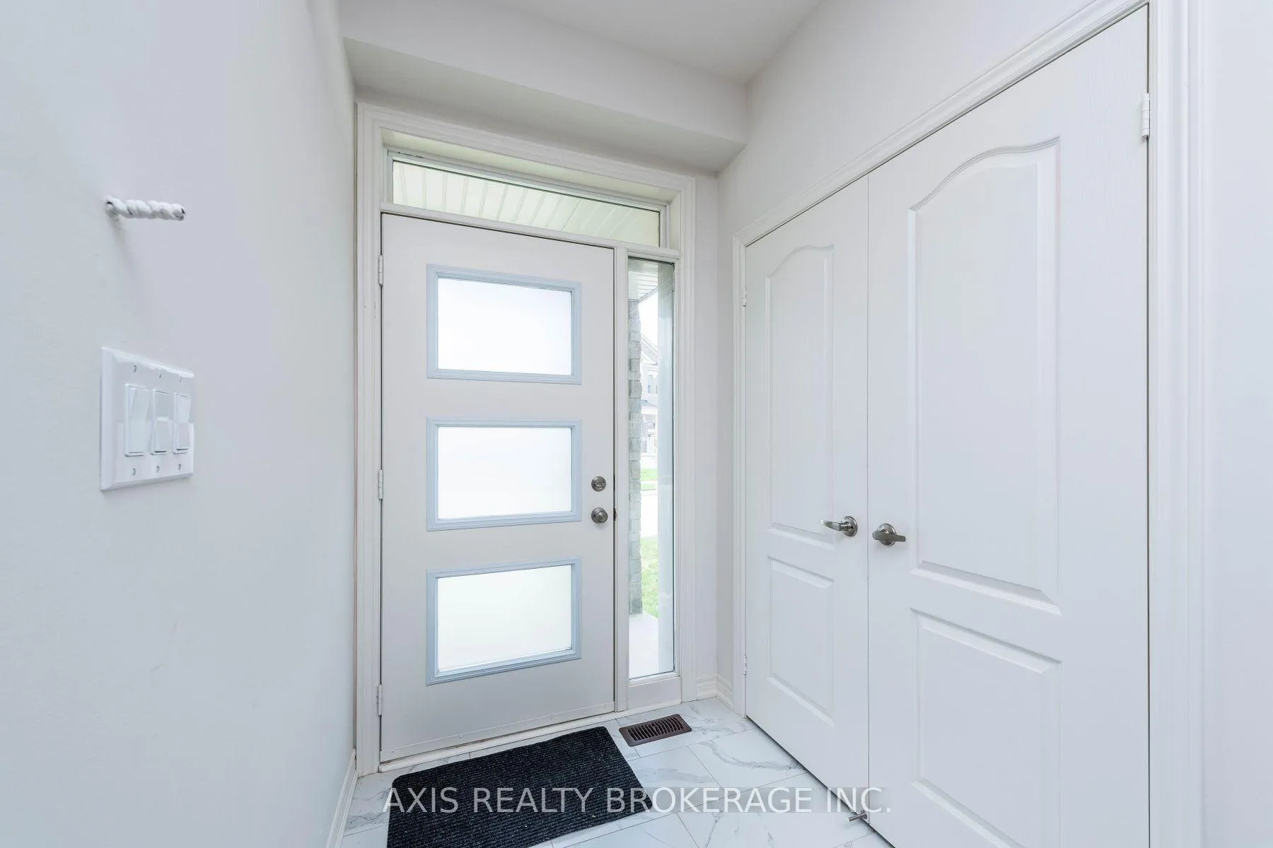Photo 4 of 43 Silver Meadow Gardens, Hamilton, Waterdown — HOMEH