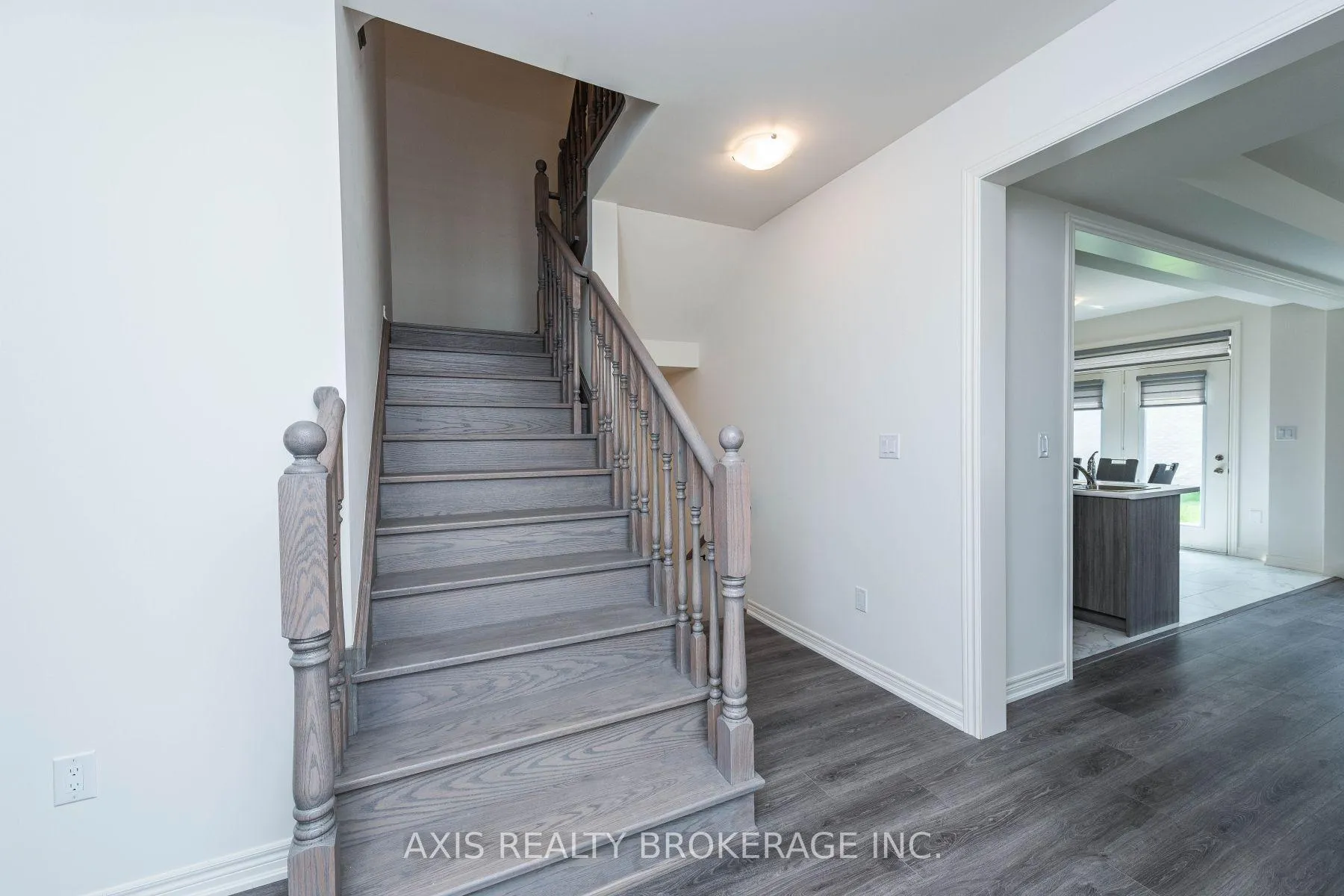 Photo 6 of 43 Silver Meadow Gardens, Hamilton, Waterdown — HOMEH