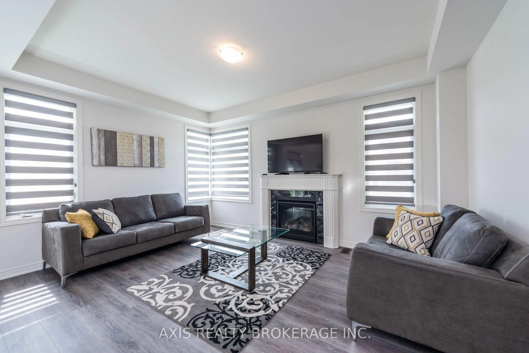 Photo 8 of 43 Silver Meadow Gardens, Hamilton, Waterdown — HOMEH