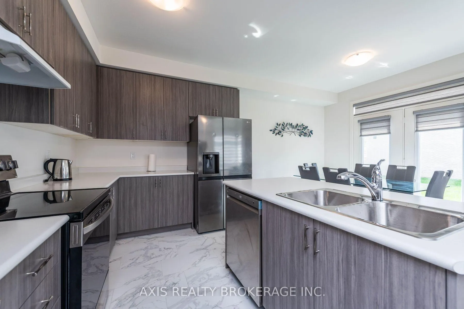 Photo 10 of 43 Silver Meadow Gardens, Hamilton, Waterdown — HOMEH