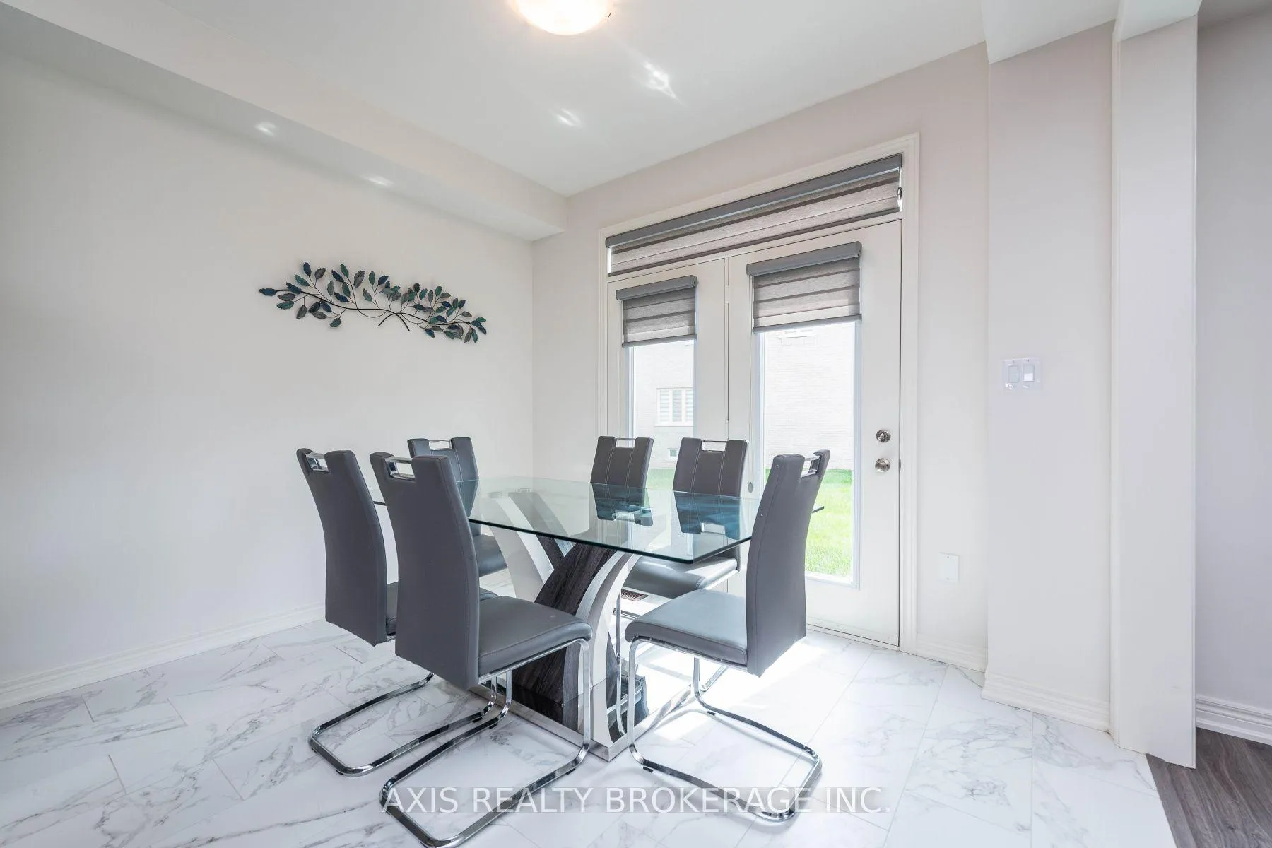 Photo 12 of 43 Silver Meadow Gardens, Hamilton, Waterdown — HOMEH