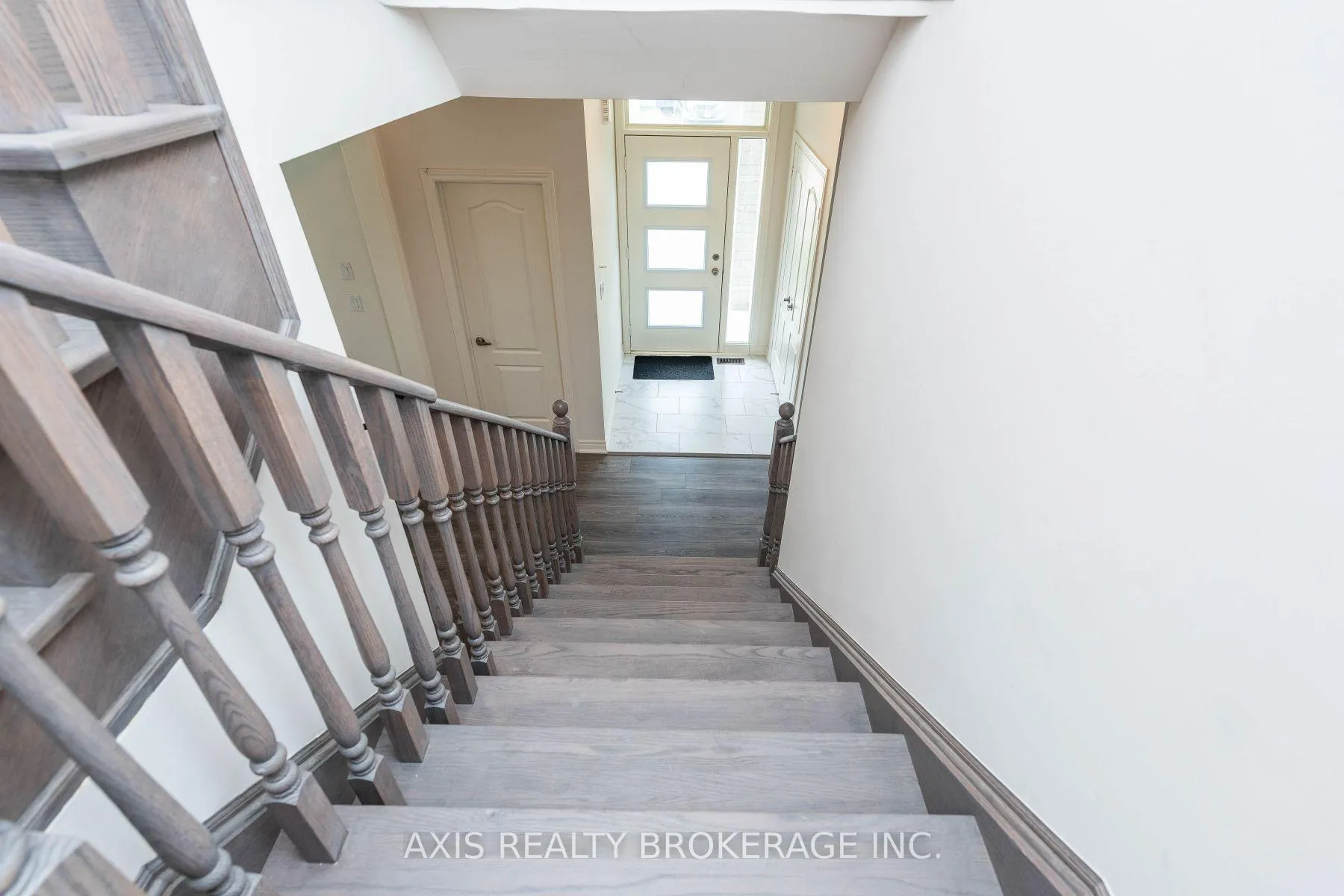 Photo 15 of 43 Silver Meadow Gardens, Hamilton, Waterdown — HOMEH