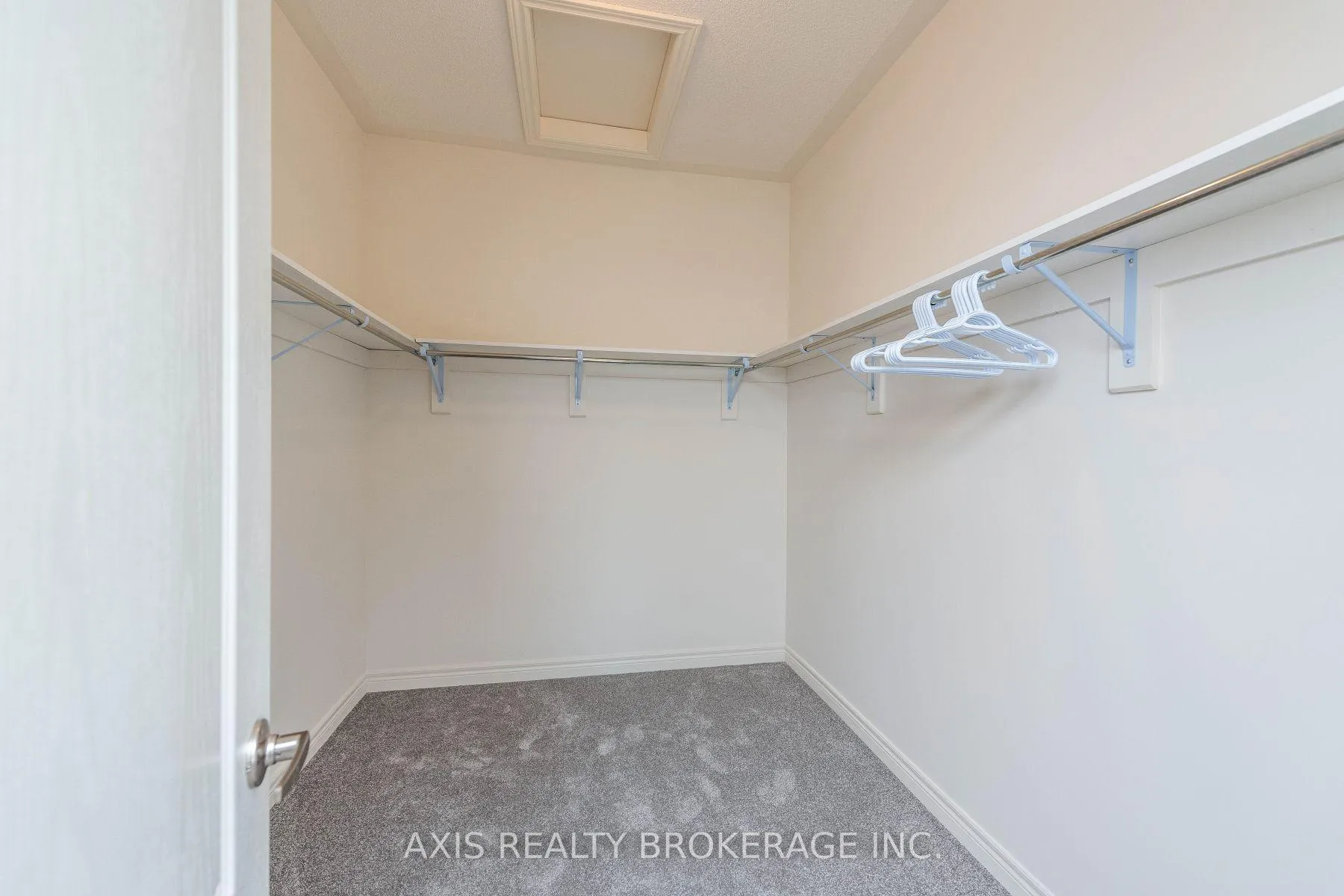 Photo 18 of 43 Silver Meadow Gardens, Hamilton, Waterdown — HOMEH