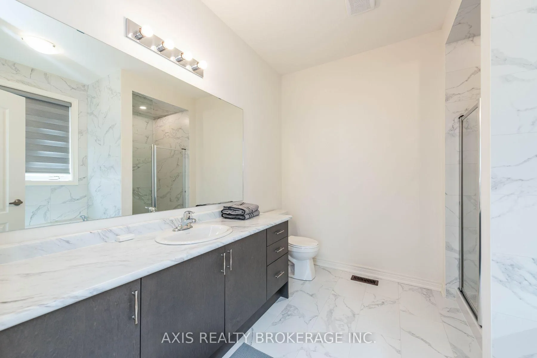 Photo 19 of 43 Silver Meadow Gardens, Hamilton, Waterdown — HOMEH