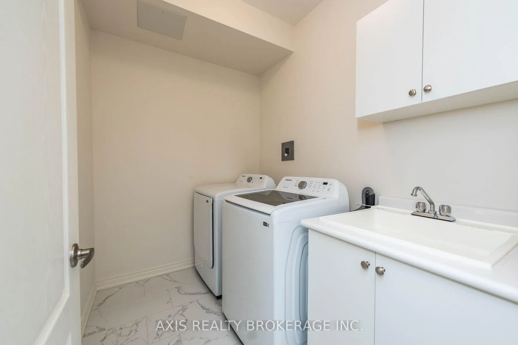 Photo 21 of 43 Silver Meadow Gardens, Hamilton, Waterdown — HOMEH