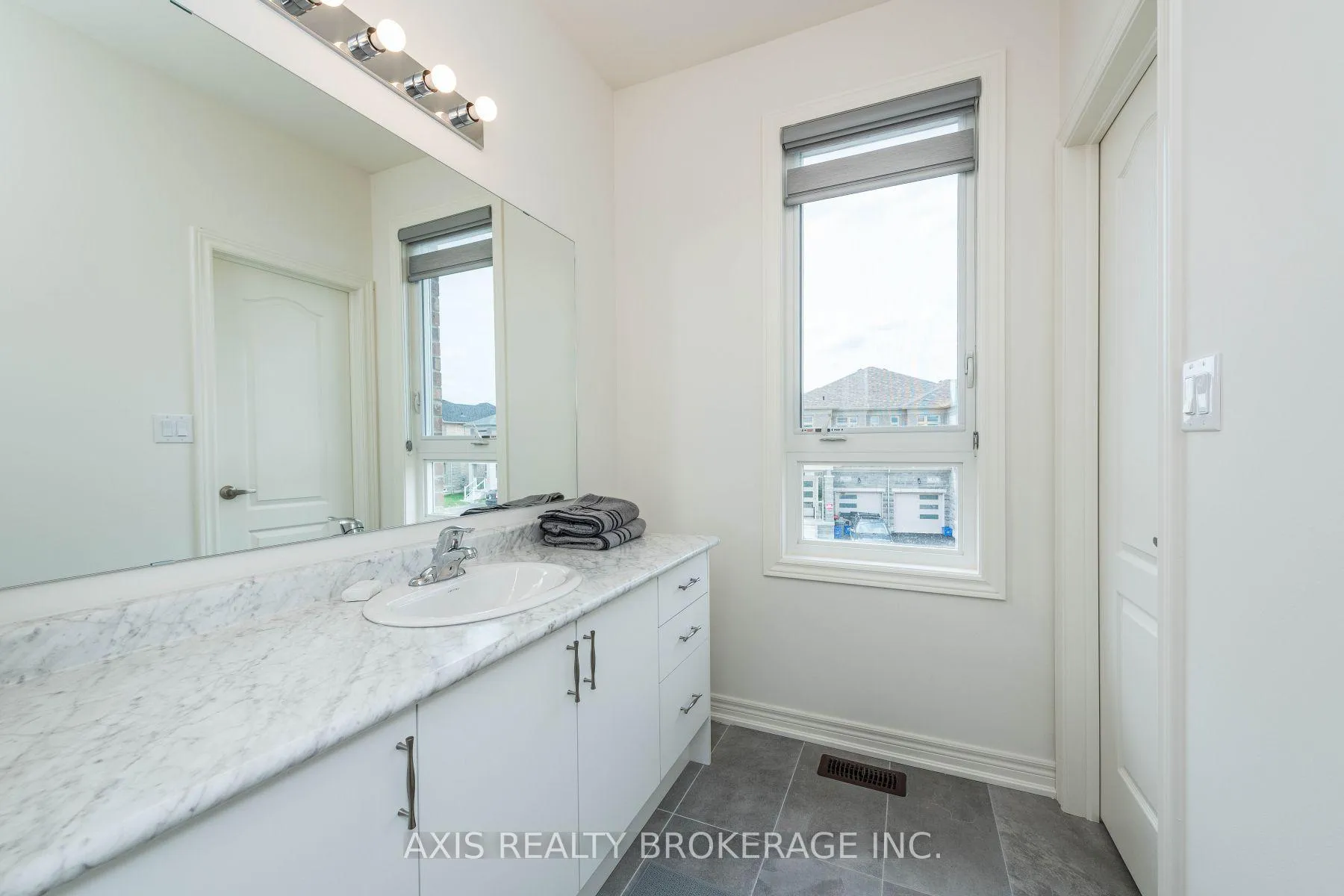 Photo 22 of 43 Silver Meadow Gardens, Hamilton, Waterdown — HOMEH