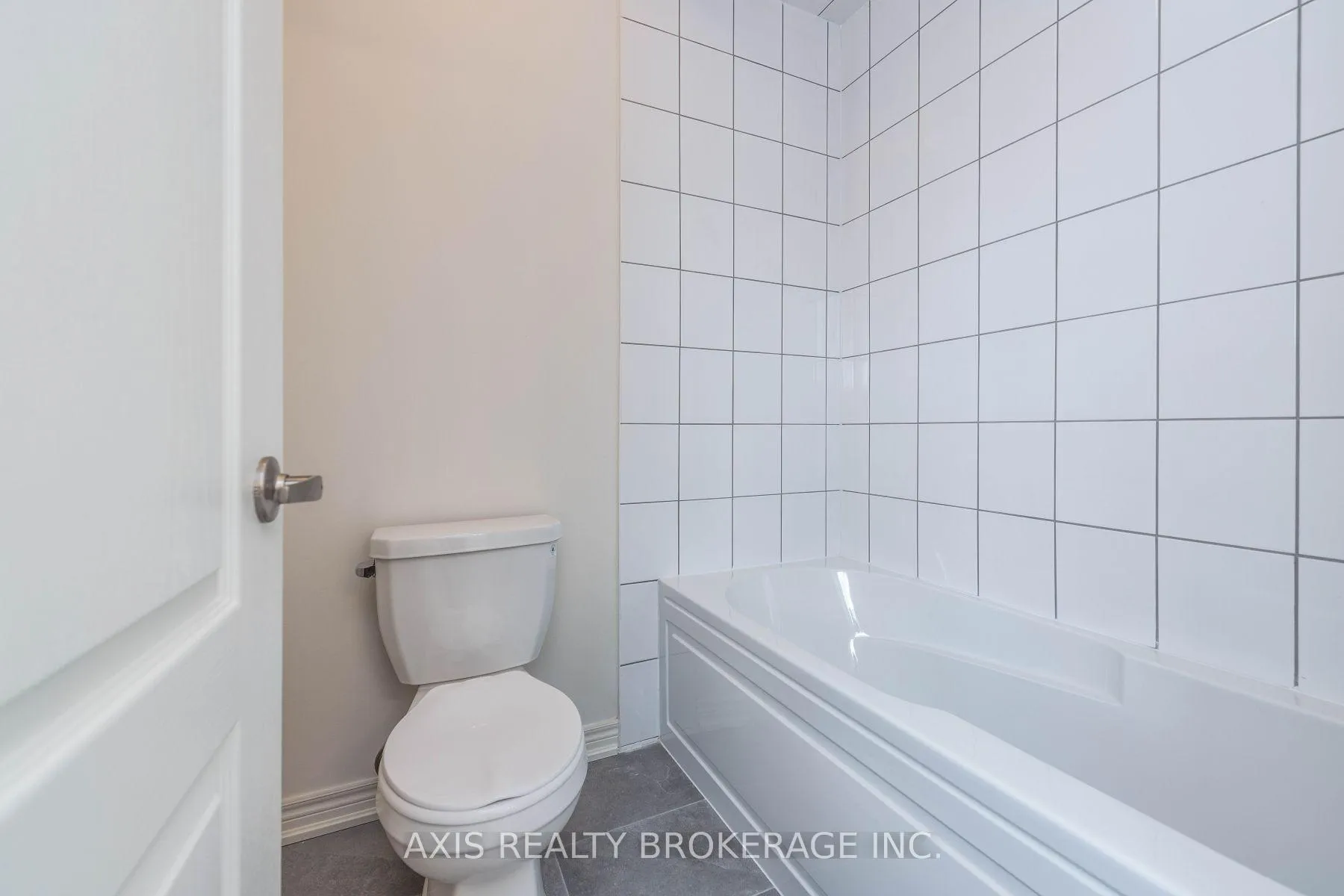 Photo 23 of 43 Silver Meadow Gardens, Hamilton, Waterdown — HOMEH