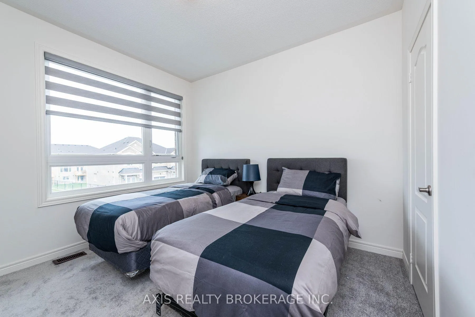Photo 25 of 43 Silver Meadow Gardens, Hamilton, Waterdown — HOMEH