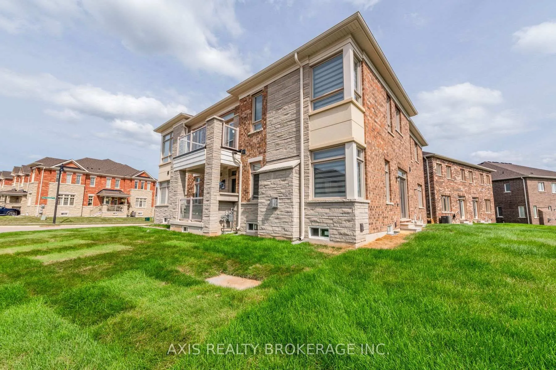 Photo 29 of 43 Silver Meadow Gardens, Hamilton, Waterdown — HOMEH