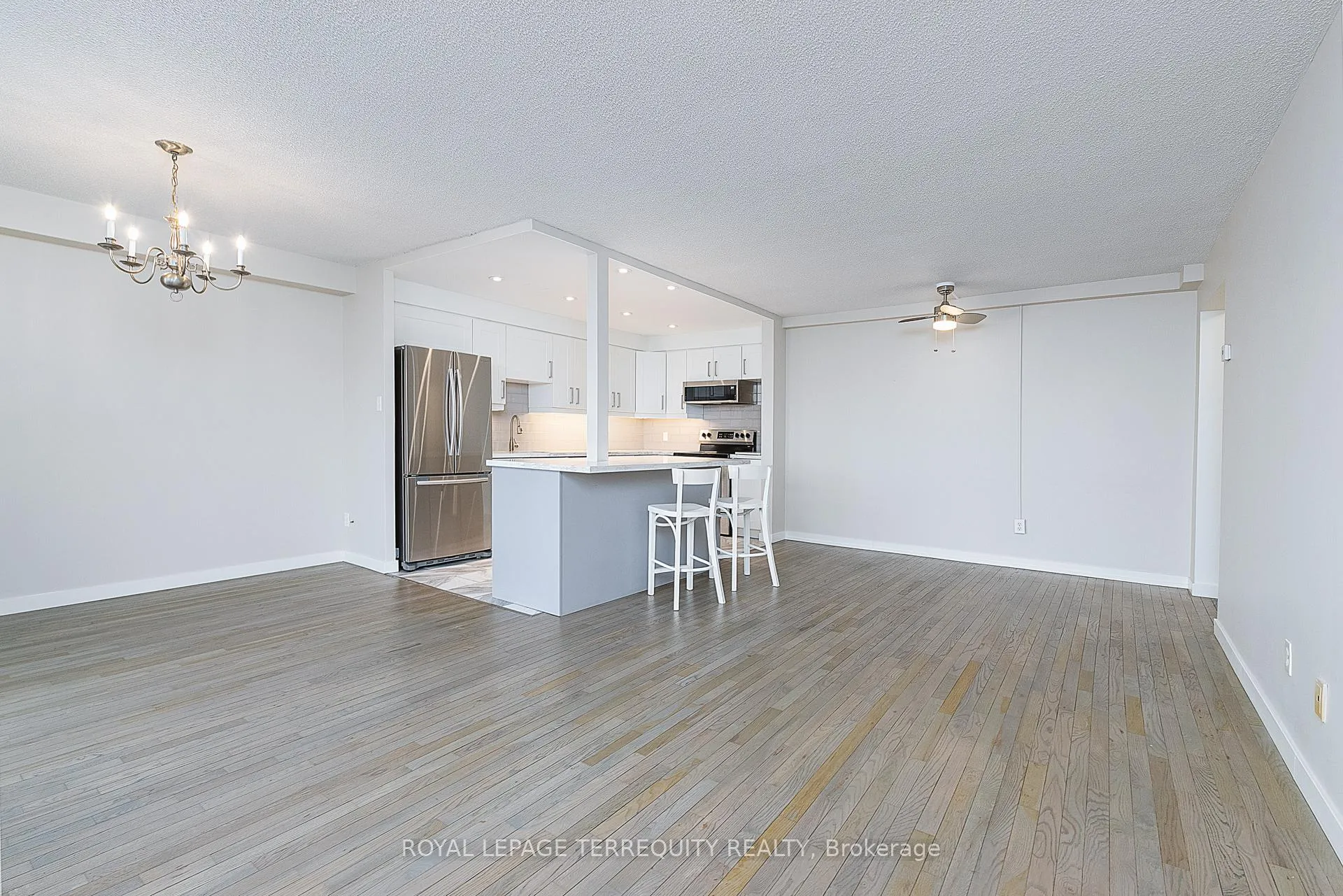 Photo 4 of Unit 807, 1210 Radom Street, Pickering, Bay Ridges — HOMEH