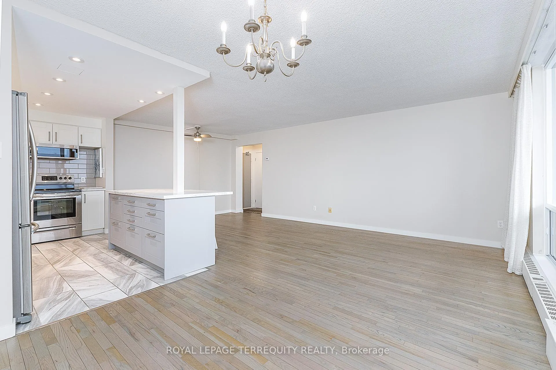 Photo 5 of Unit 807, 1210 Radom Street, Pickering, Bay Ridges — HOMEH