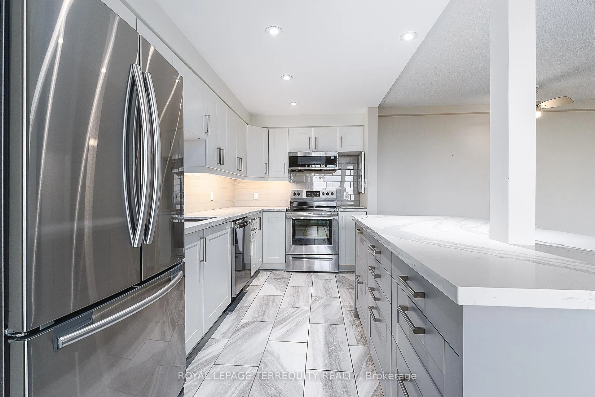 Photo 7 of Unit 807, 1210 Radom Street, Pickering, Bay Ridges — HOMEH