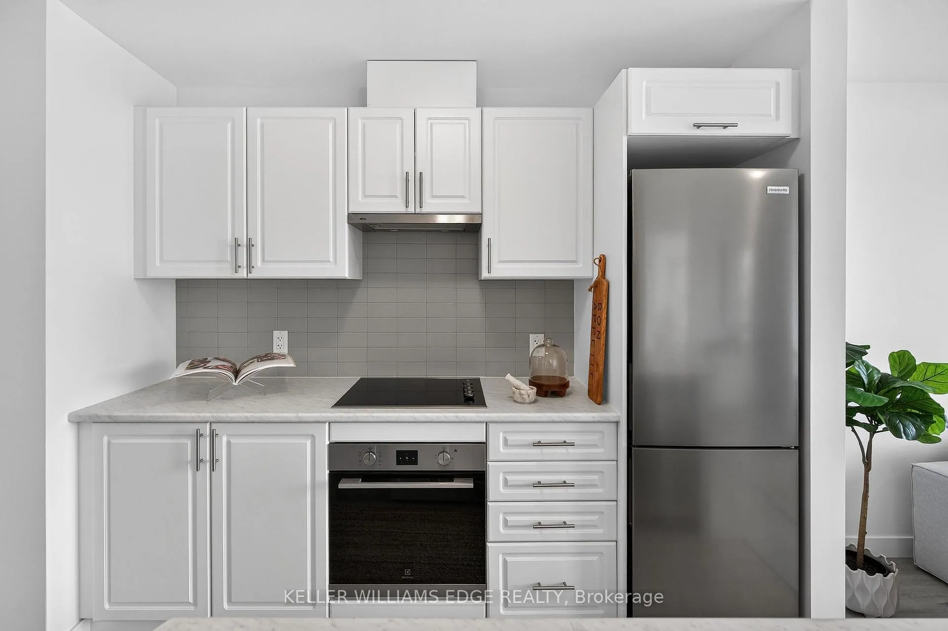 Photo 11 of 461 Green Road, Hamilton, Lakeshore — HOMEH