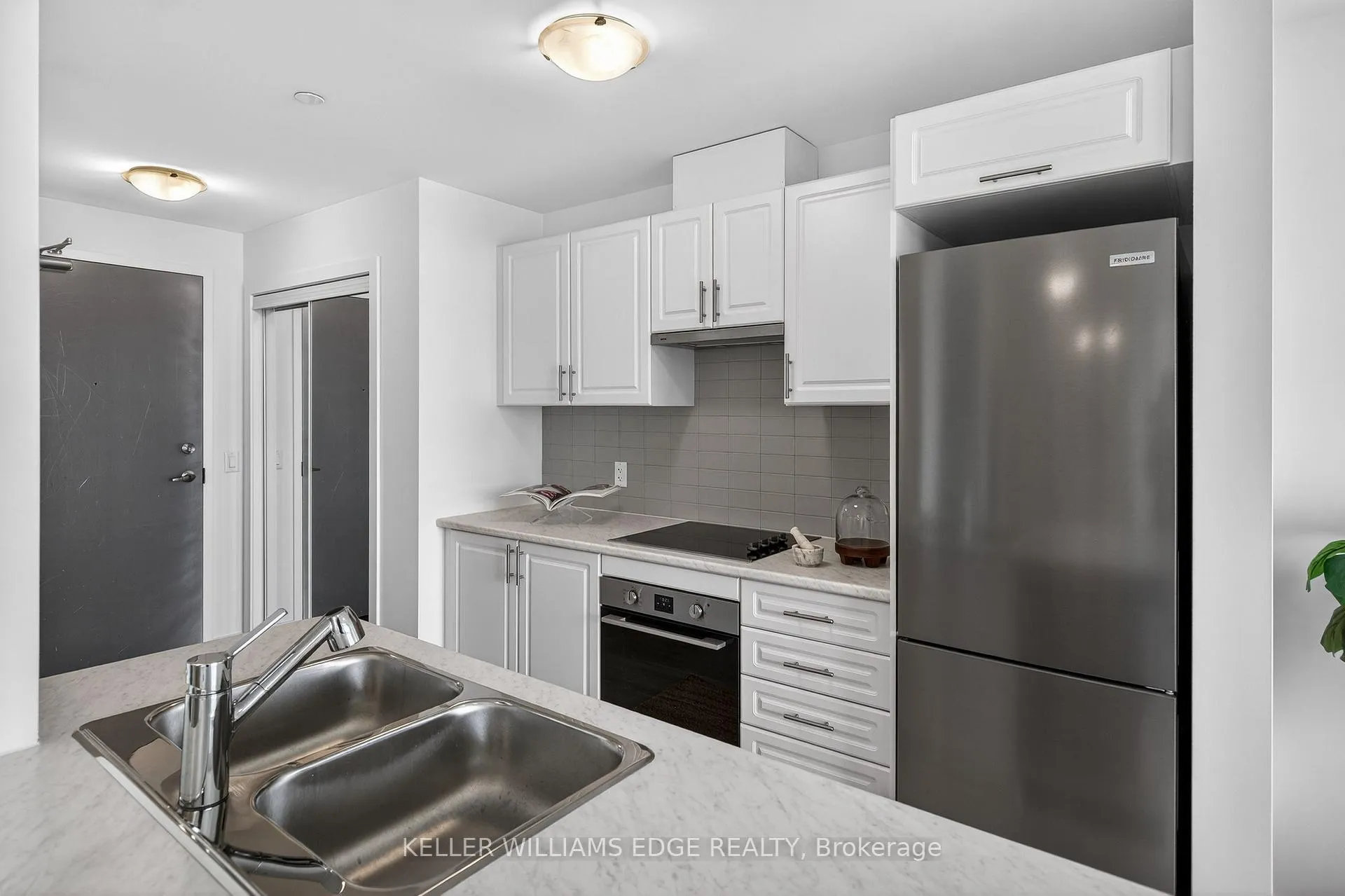 Photo 13 of 461 Green Road, Hamilton, Lakeshore — HOMEH