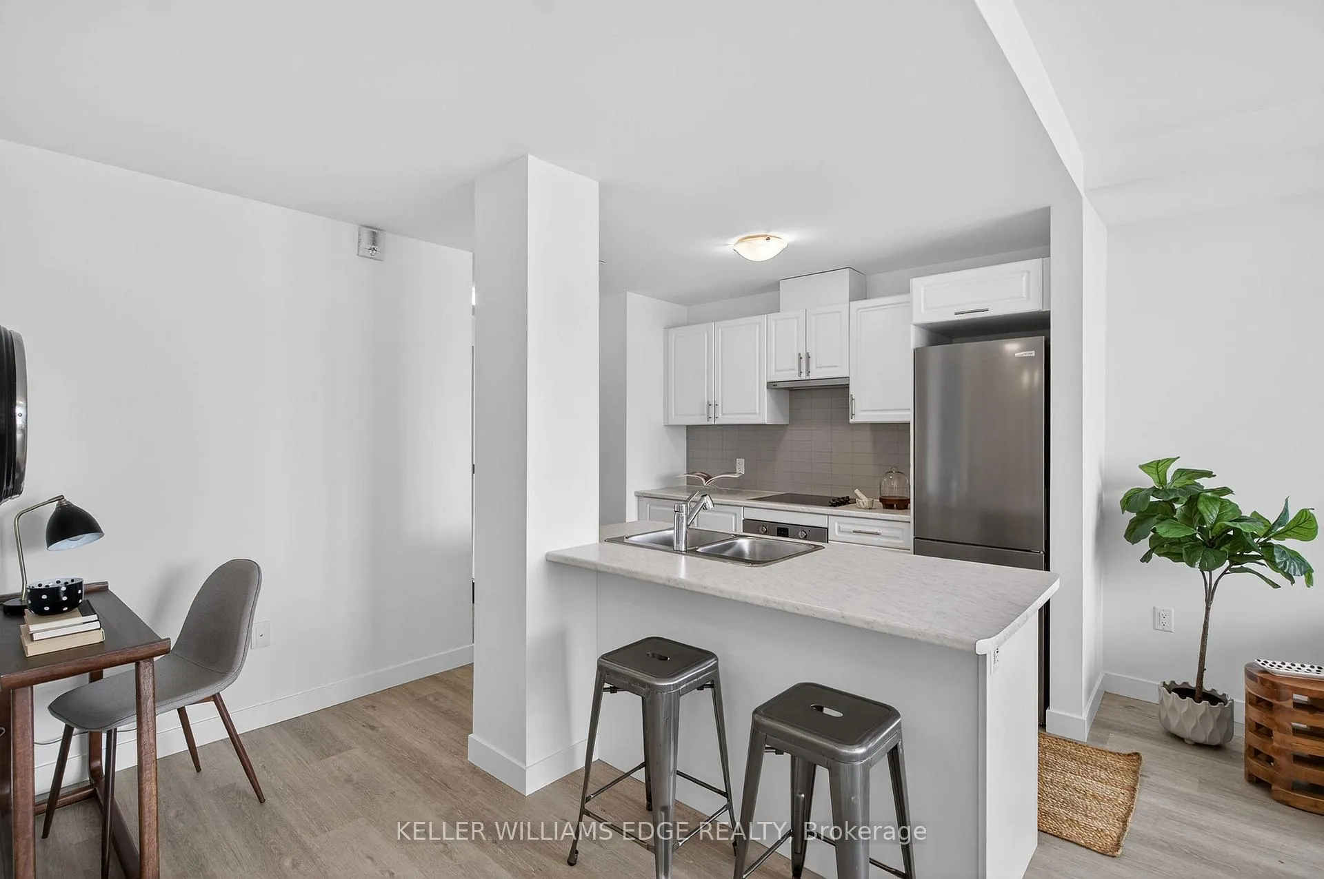 Photo 15 of 461 Green Road, Hamilton, Lakeshore — HOMEH