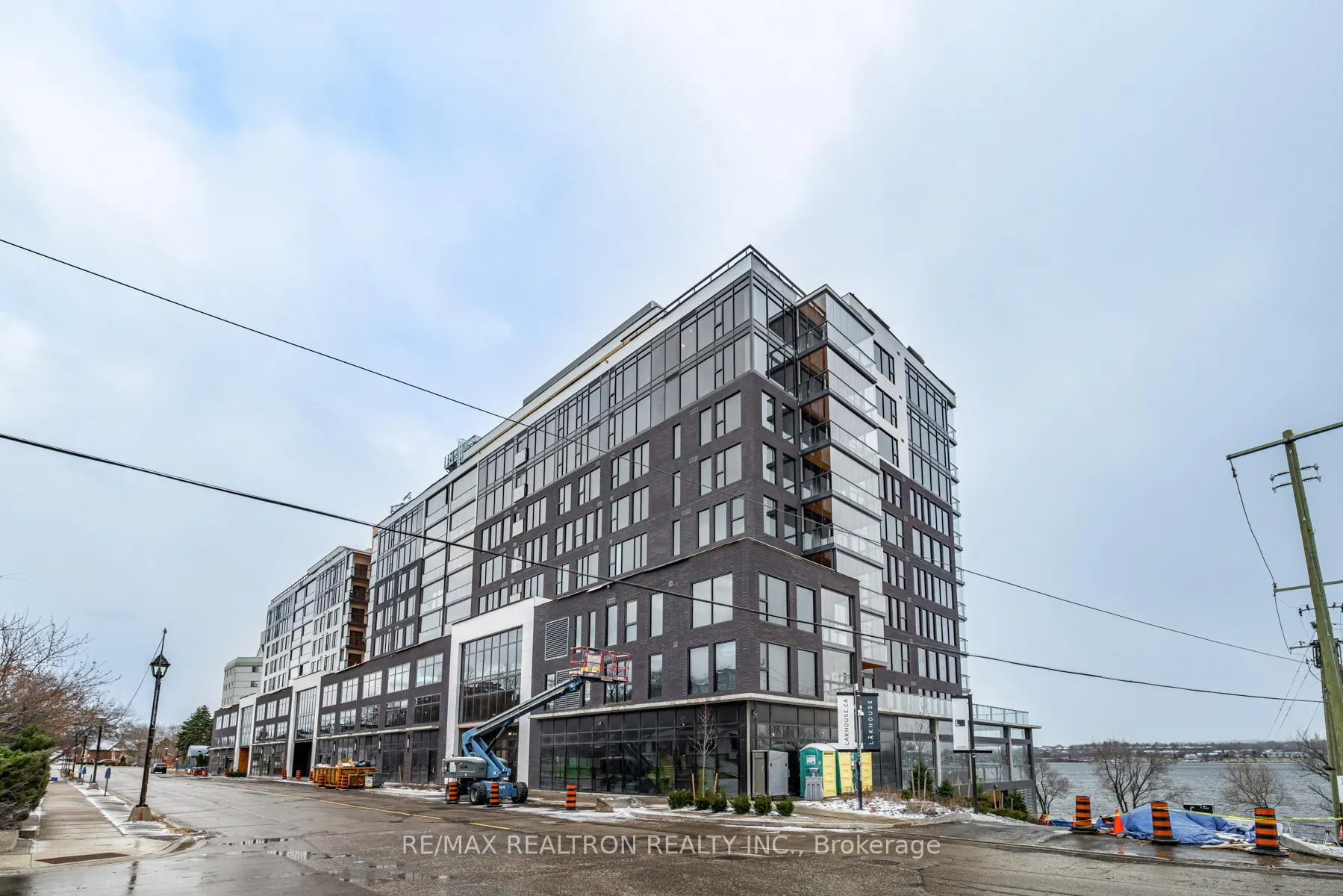 Photo 2 of Unit 814, 185 Dunlop Street E, Barrie, Lakeshore — HOMEH