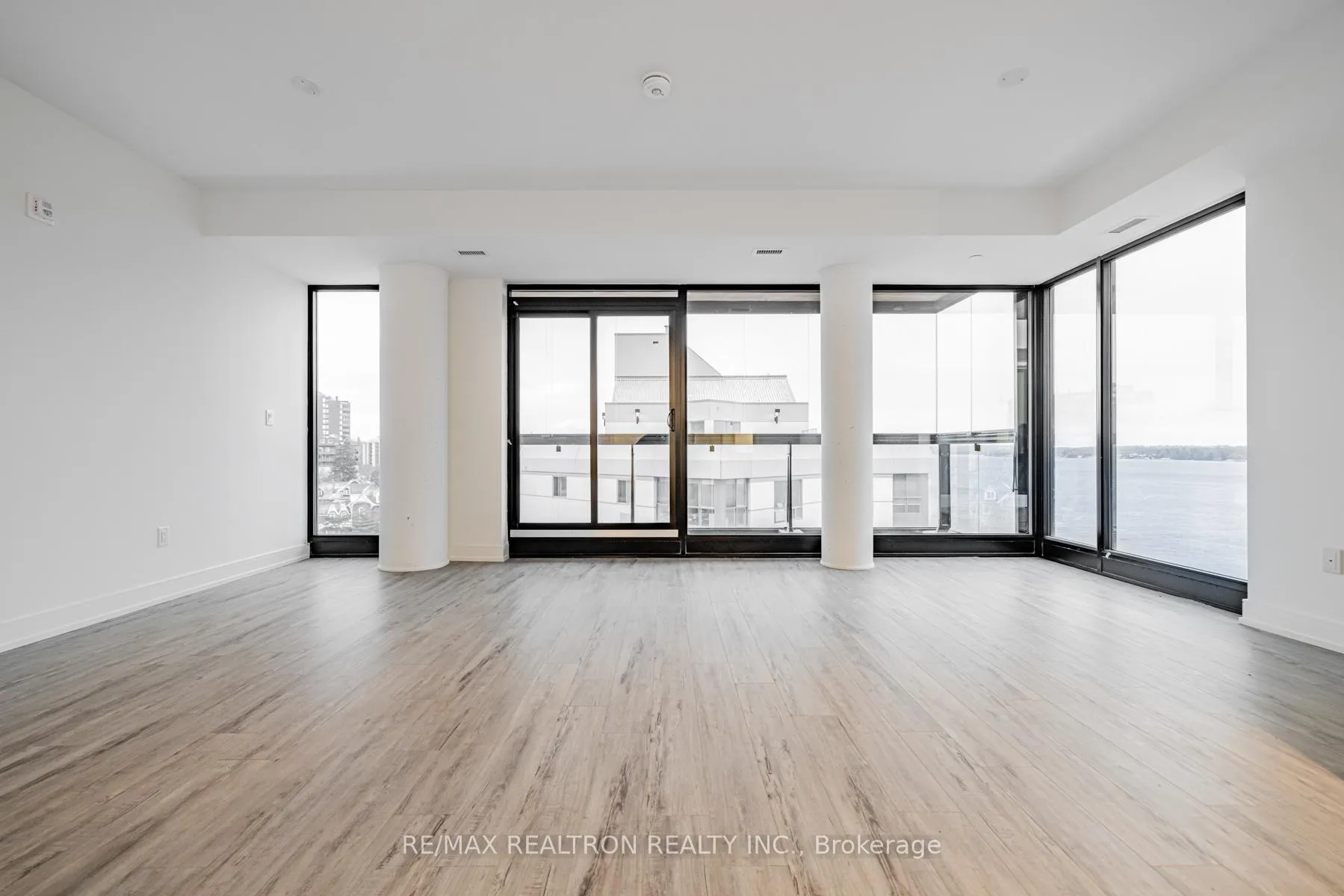 Photo 5 of Unit 814, 185 Dunlop Street E, Barrie, Lakeshore — HOMEH