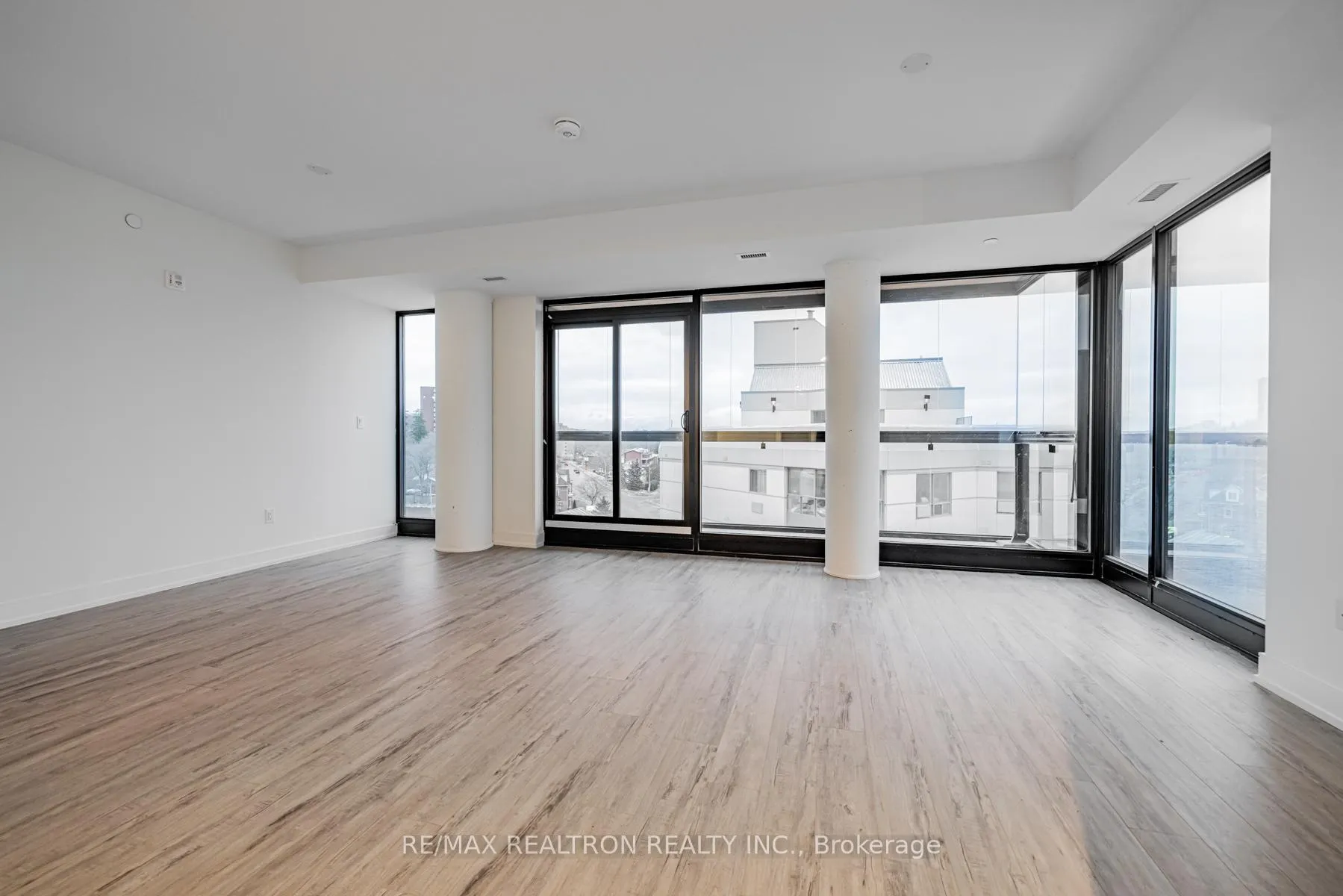 Photo 6 of Unit 814, 185 Dunlop Street E, Barrie, Lakeshore — HOMEH