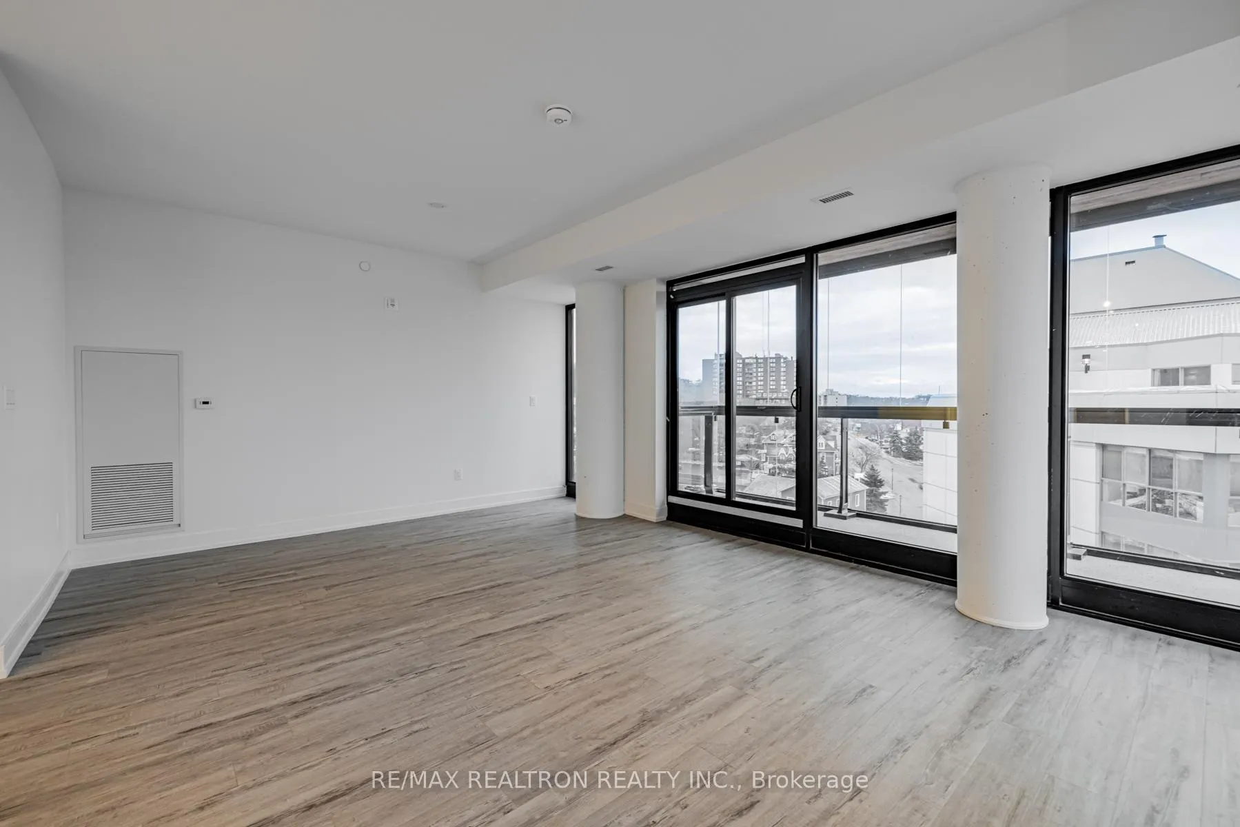 Photo 8 of Unit 814, 185 Dunlop Street E, Barrie, Lakeshore — HOMEH
