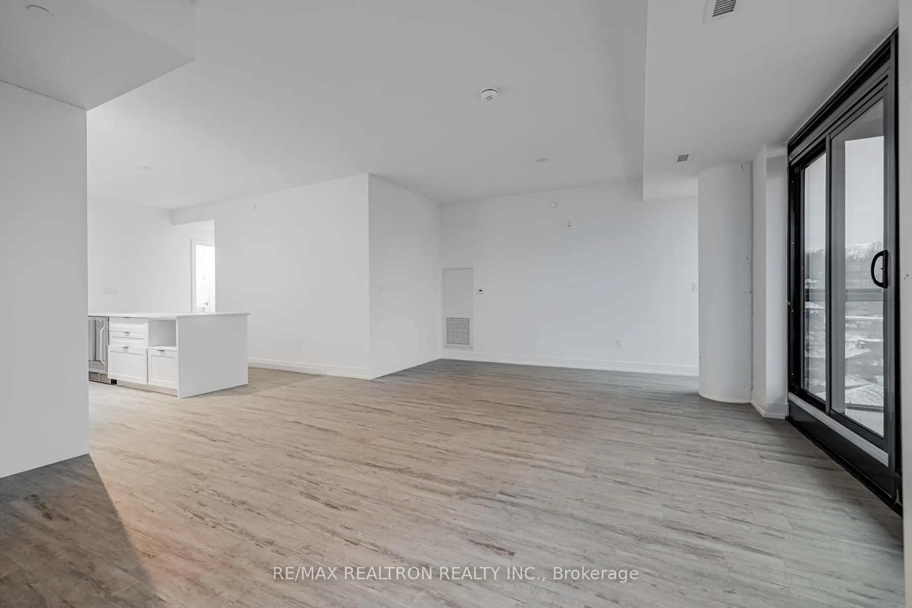 Photo 10 of Unit 814, 185 Dunlop Street E, Barrie, Lakeshore — HOMEH