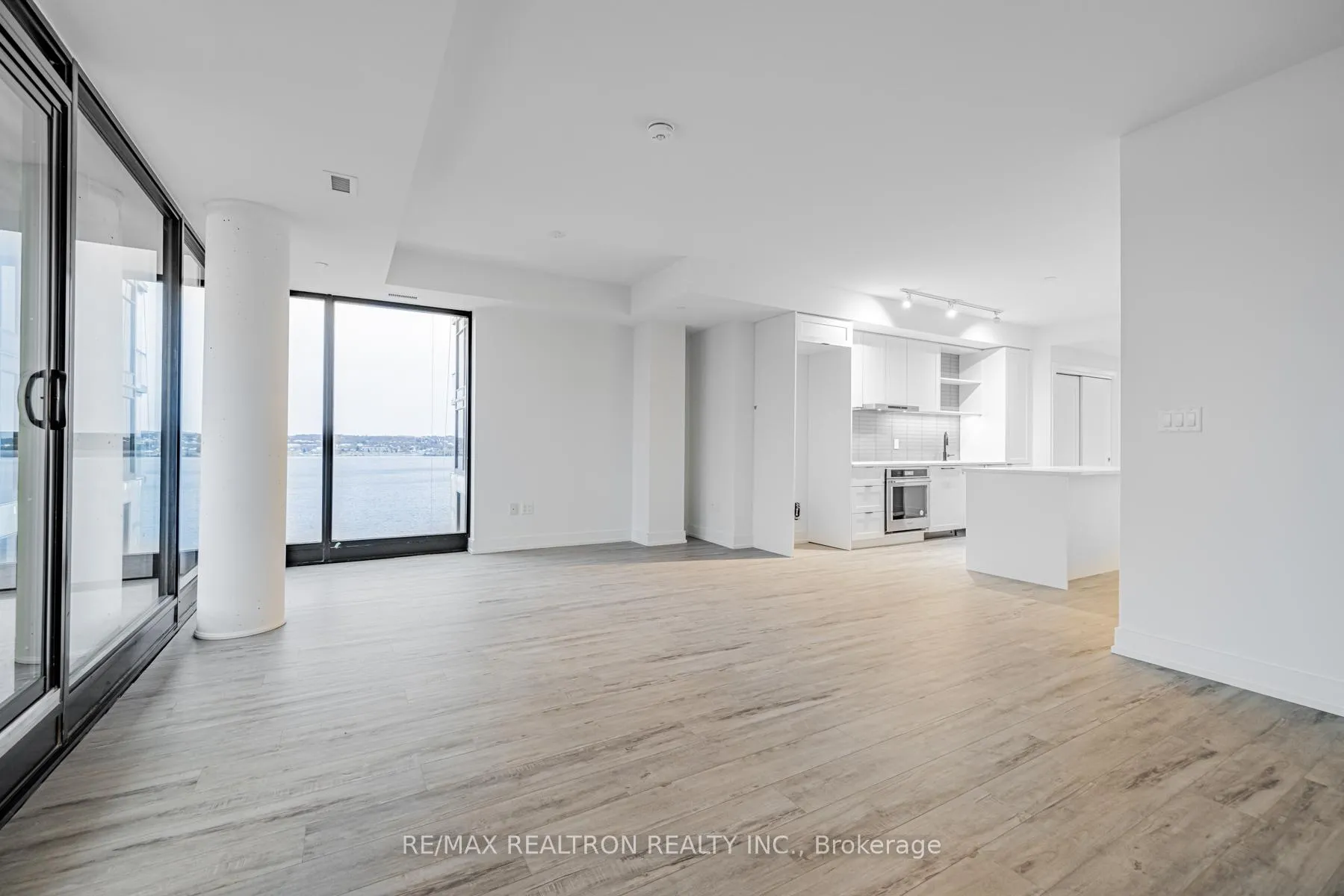 Photo 11 of Unit 814, 185 Dunlop Street E, Barrie, Lakeshore — HOMEH