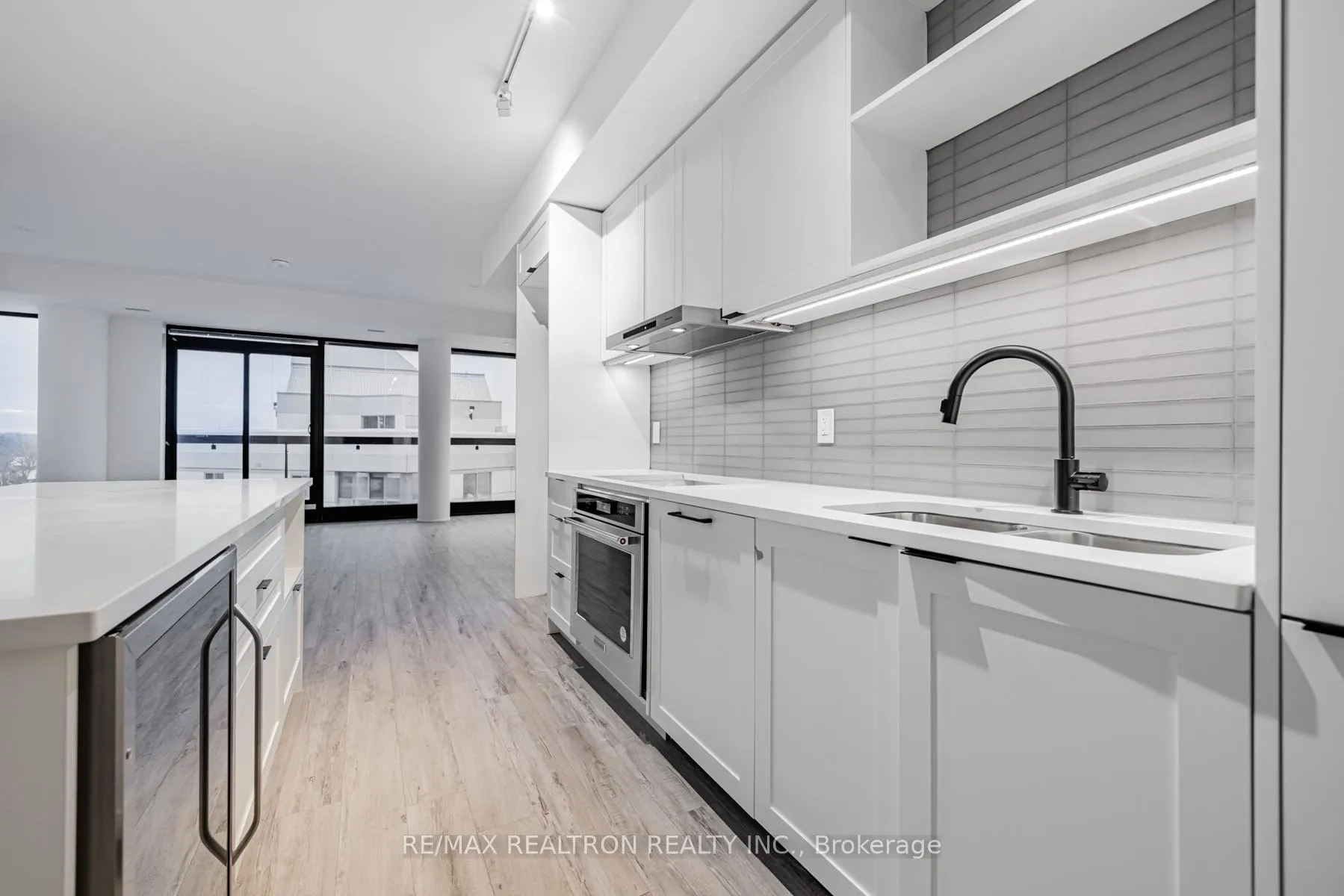 Photo 15 of Unit 814, 185 Dunlop Street E, Barrie, Lakeshore — HOMEH