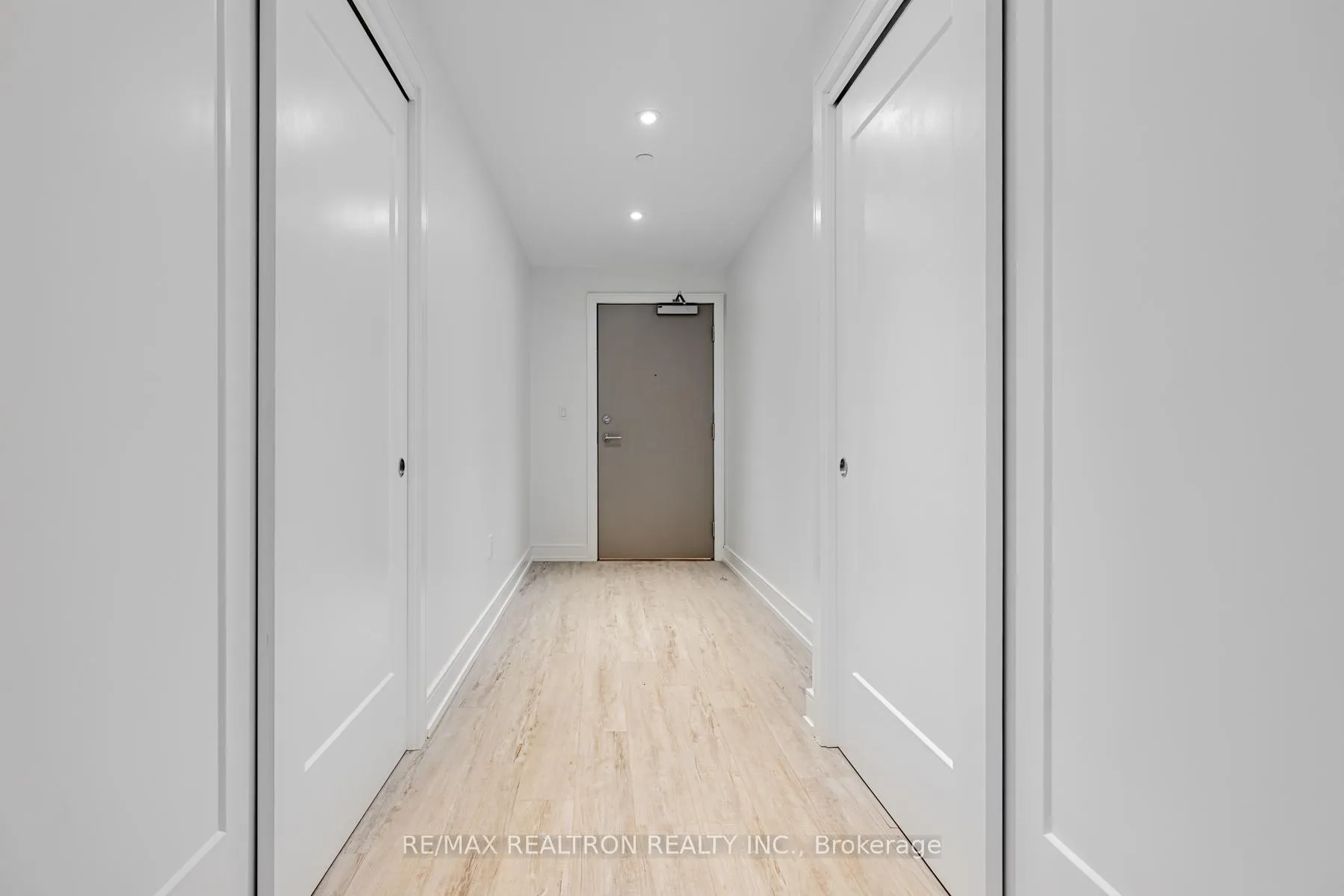 Photo 16 of Unit 814, 185 Dunlop Street E, Barrie, Lakeshore — HOMEH