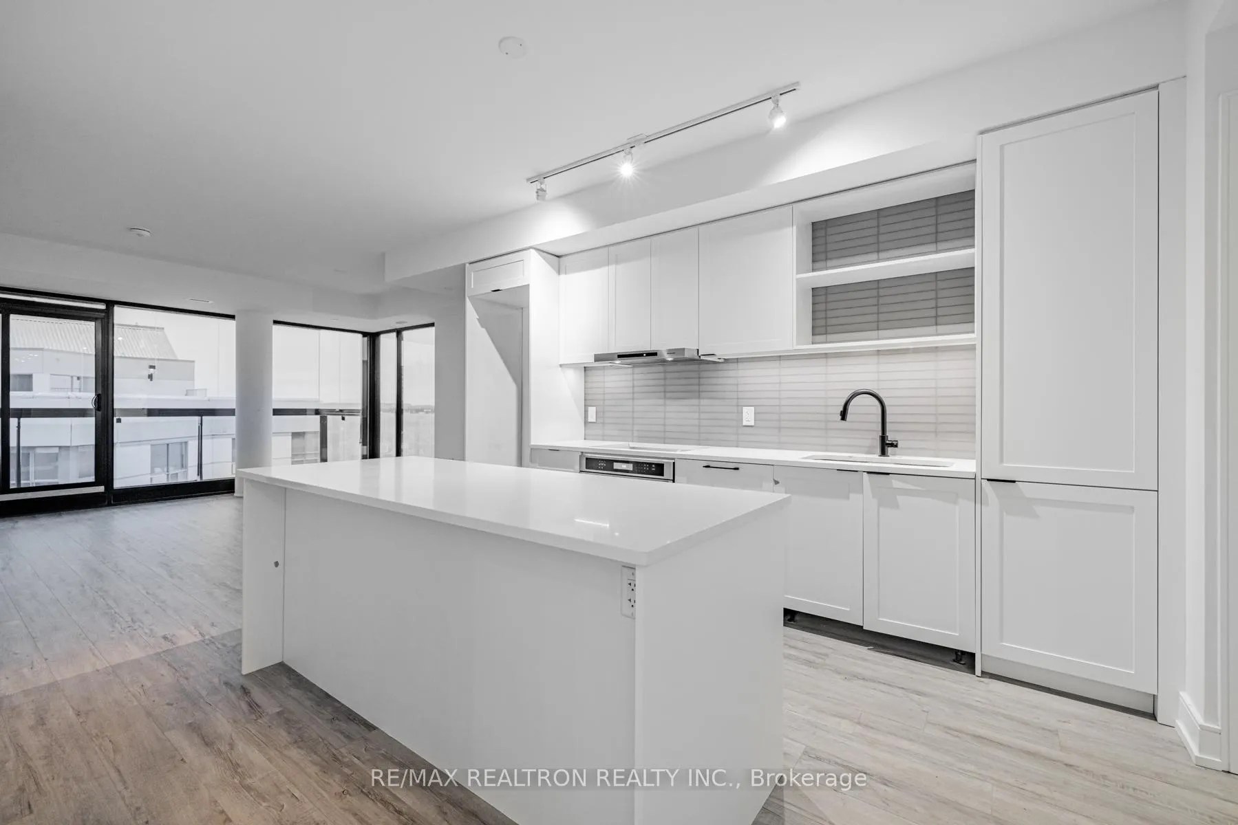 Photo 17 of Unit 814, 185 Dunlop Street E, Barrie, Lakeshore — HOMEH