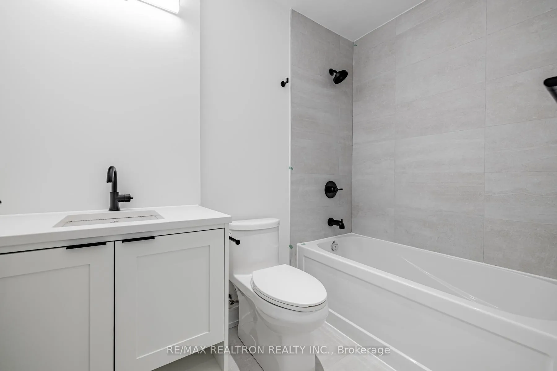 Photo 19 of Unit 814, 185 Dunlop Street E, Barrie, Lakeshore — HOMEH
