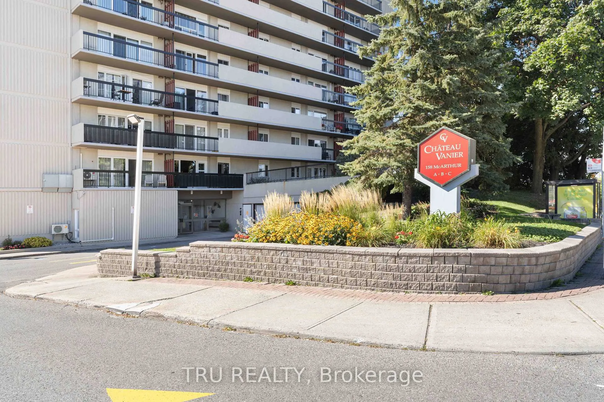 Photo 2 of Unit PH4, 158A McArthur Avenue, Ottawa, Vanier — HOMEH