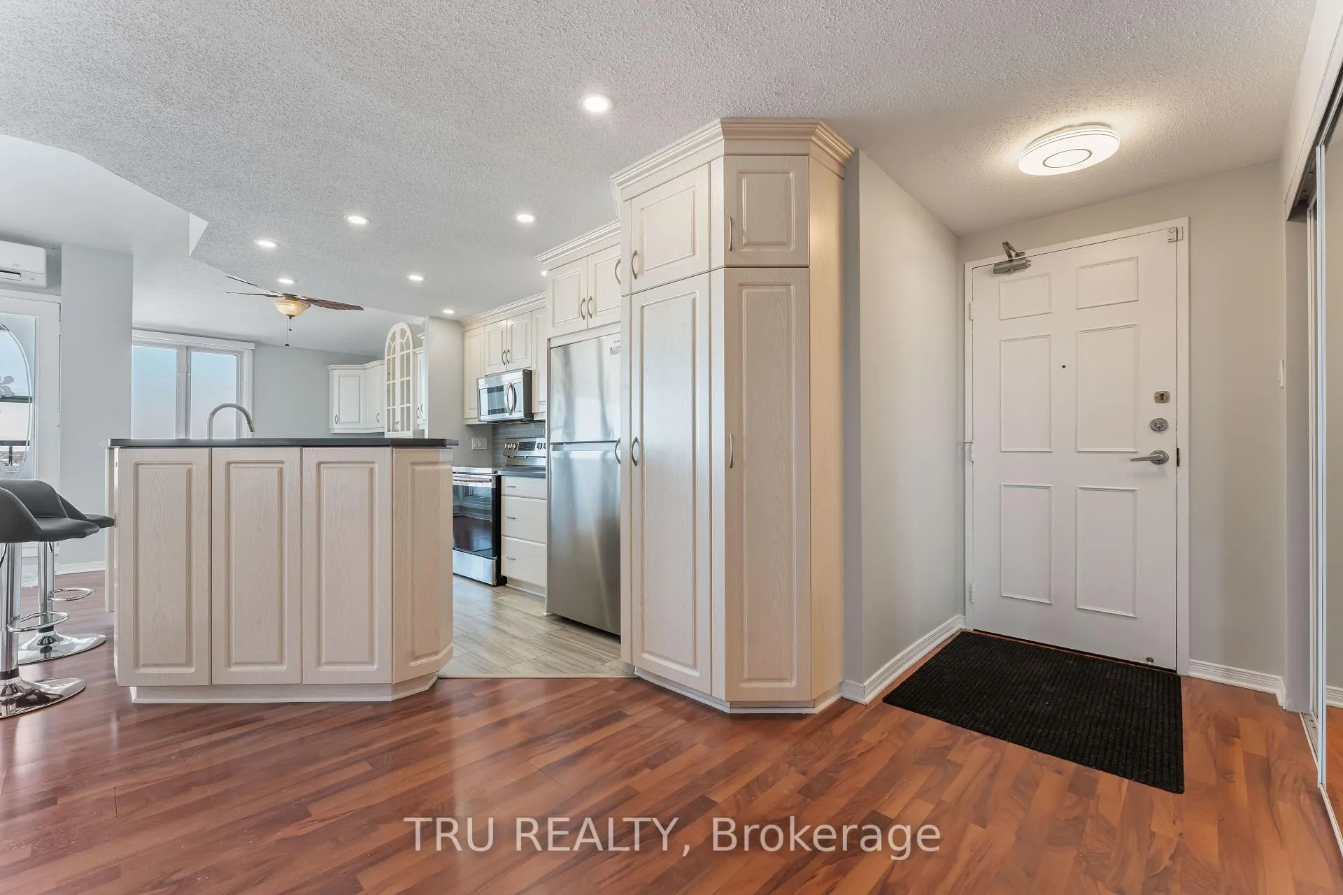 Photo 5 of Unit PH4, 158A McArthur Avenue, Ottawa, Vanier — HOMEH