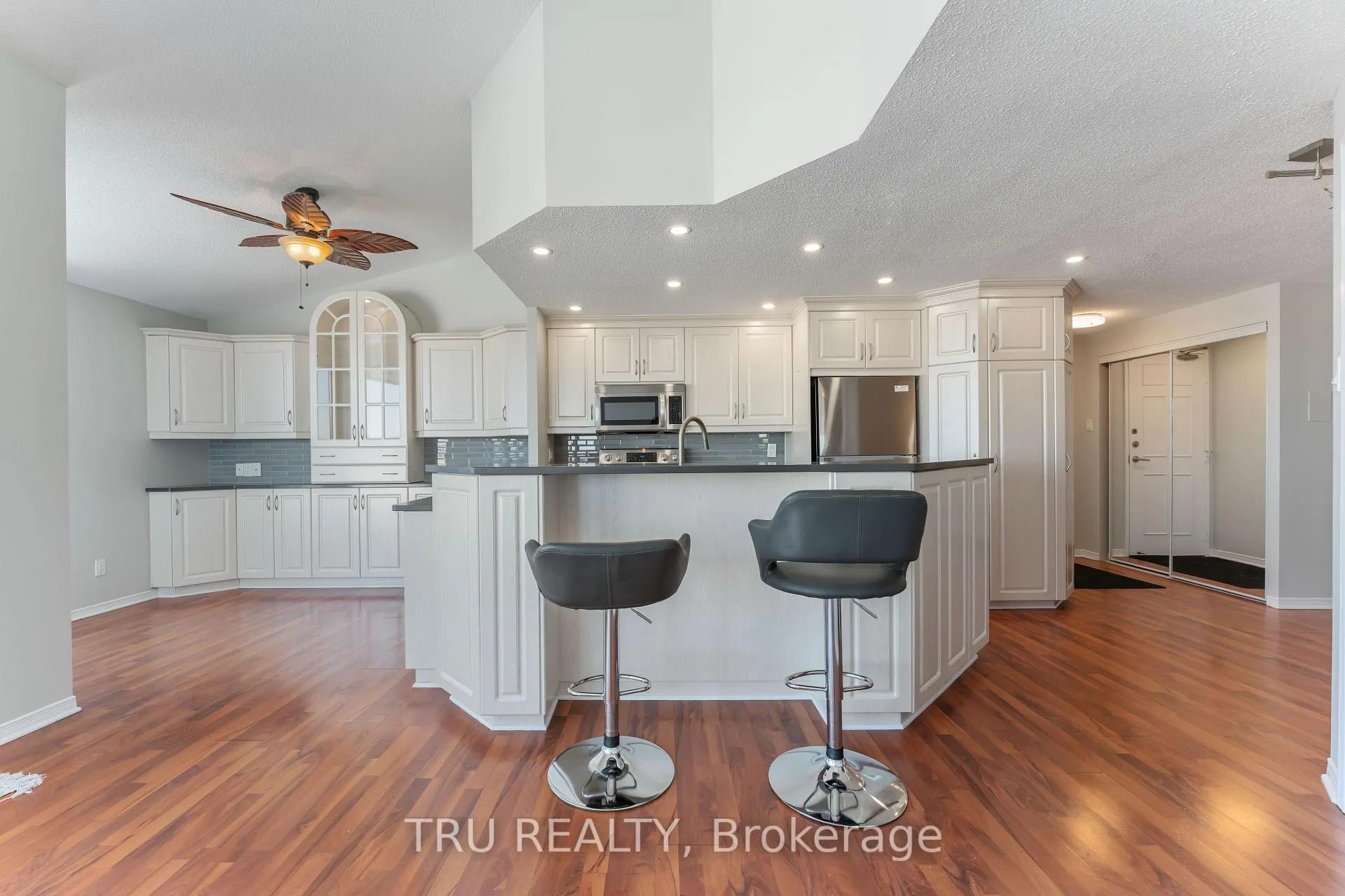 Photo 6 of Unit PH4, 158A McArthur Avenue, Ottawa, Vanier — HOMEH