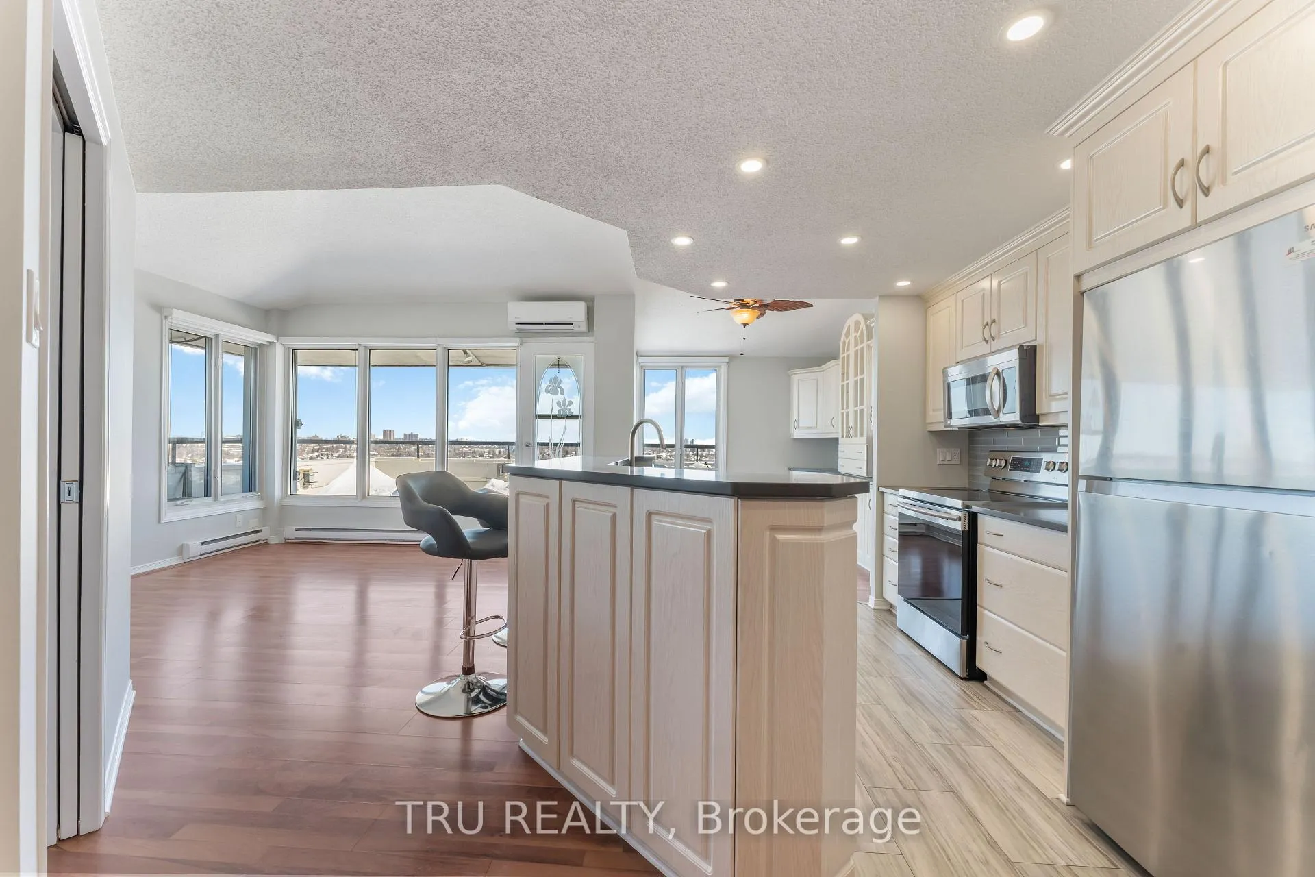 Photo 7 of Unit PH4, 158A McArthur Avenue, Ottawa, Vanier — HOMEH